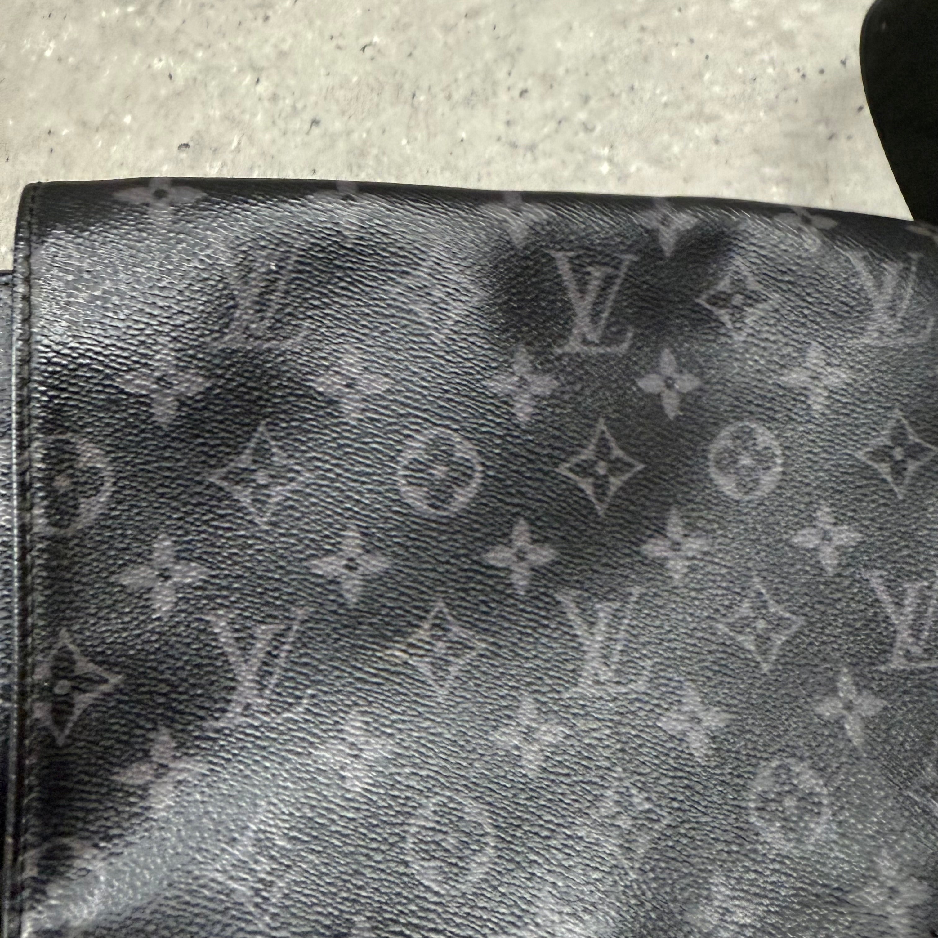 LOUIS VUITTON MESSENGER BAG