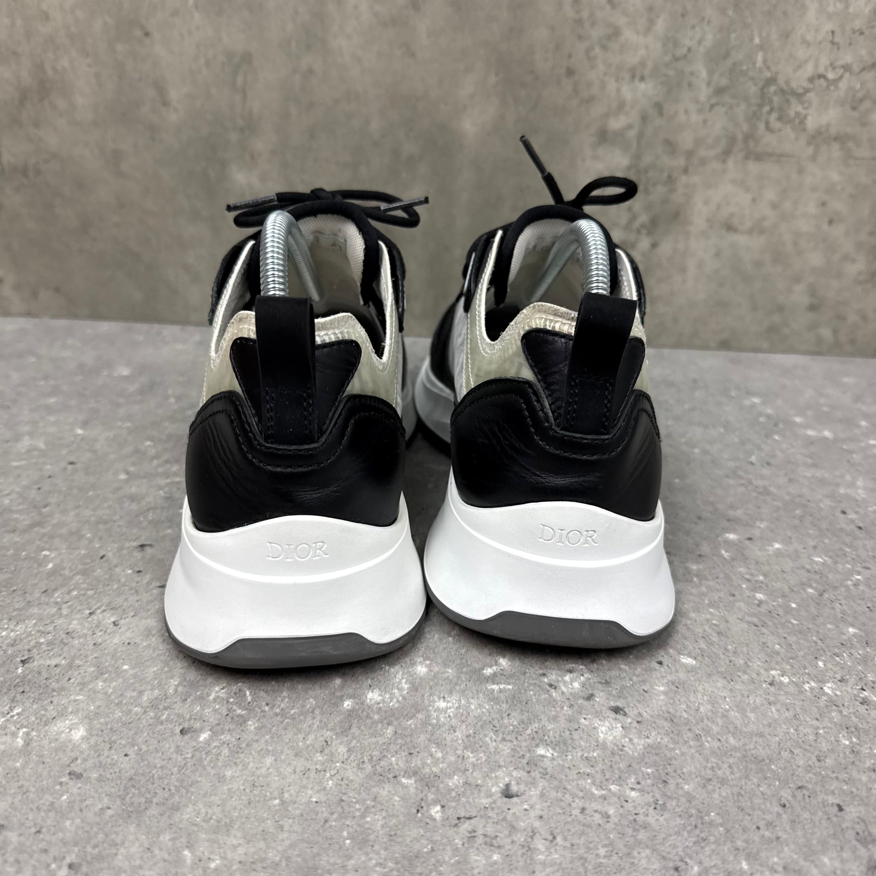DIOR B25 BLACK/WHITE - (EU41 / UK7)
