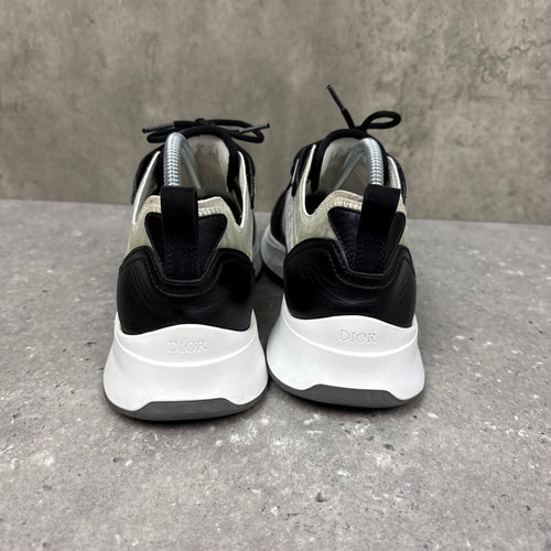 DIOR B25 BLACK/WHITE - (EU41 / UK7)