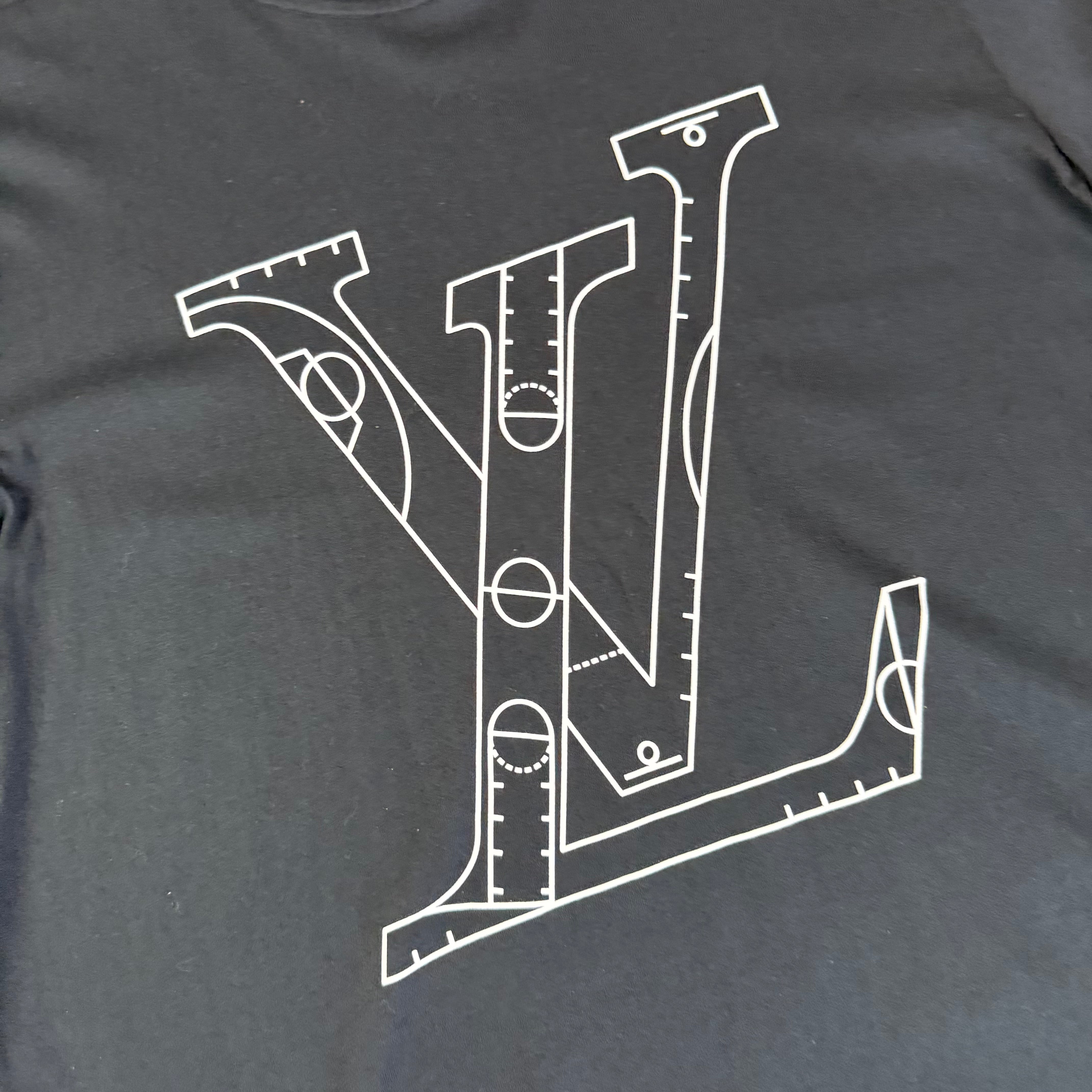 LOUIS VUITTON NBA T-SHIRT - (XL)