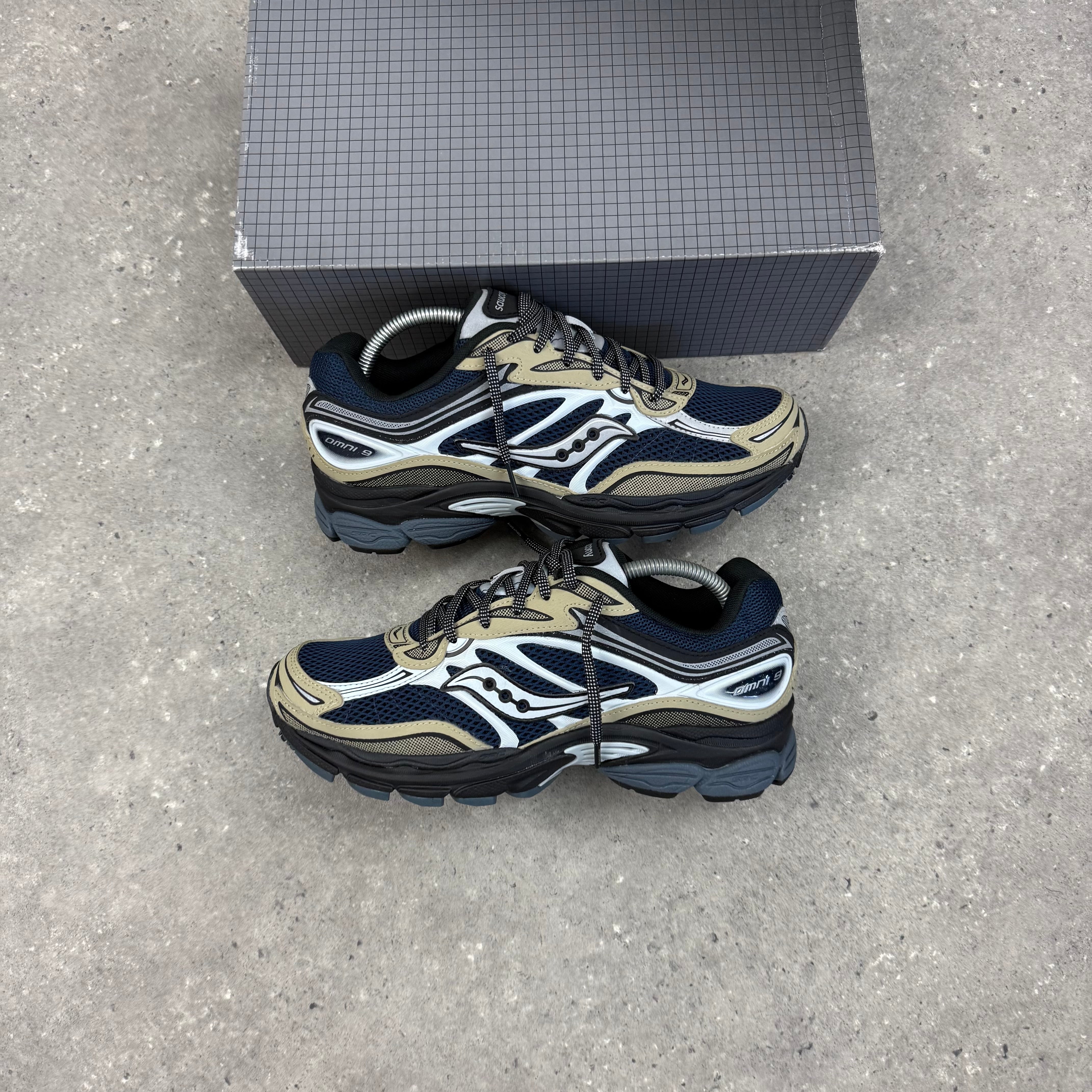 SAUCONY OMNI PRO GRID 9 - NAVY / GOLD