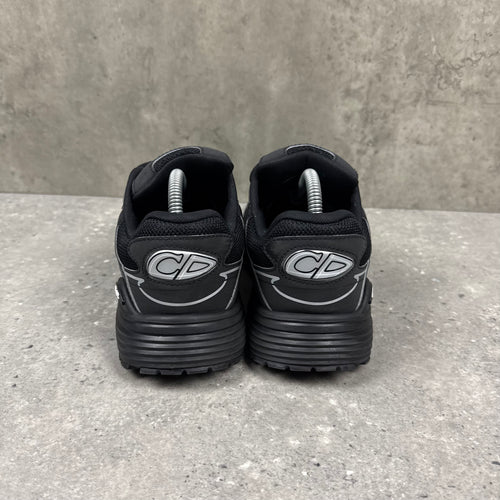 DIOR B30 BLACK (EU 41 / UK 7)