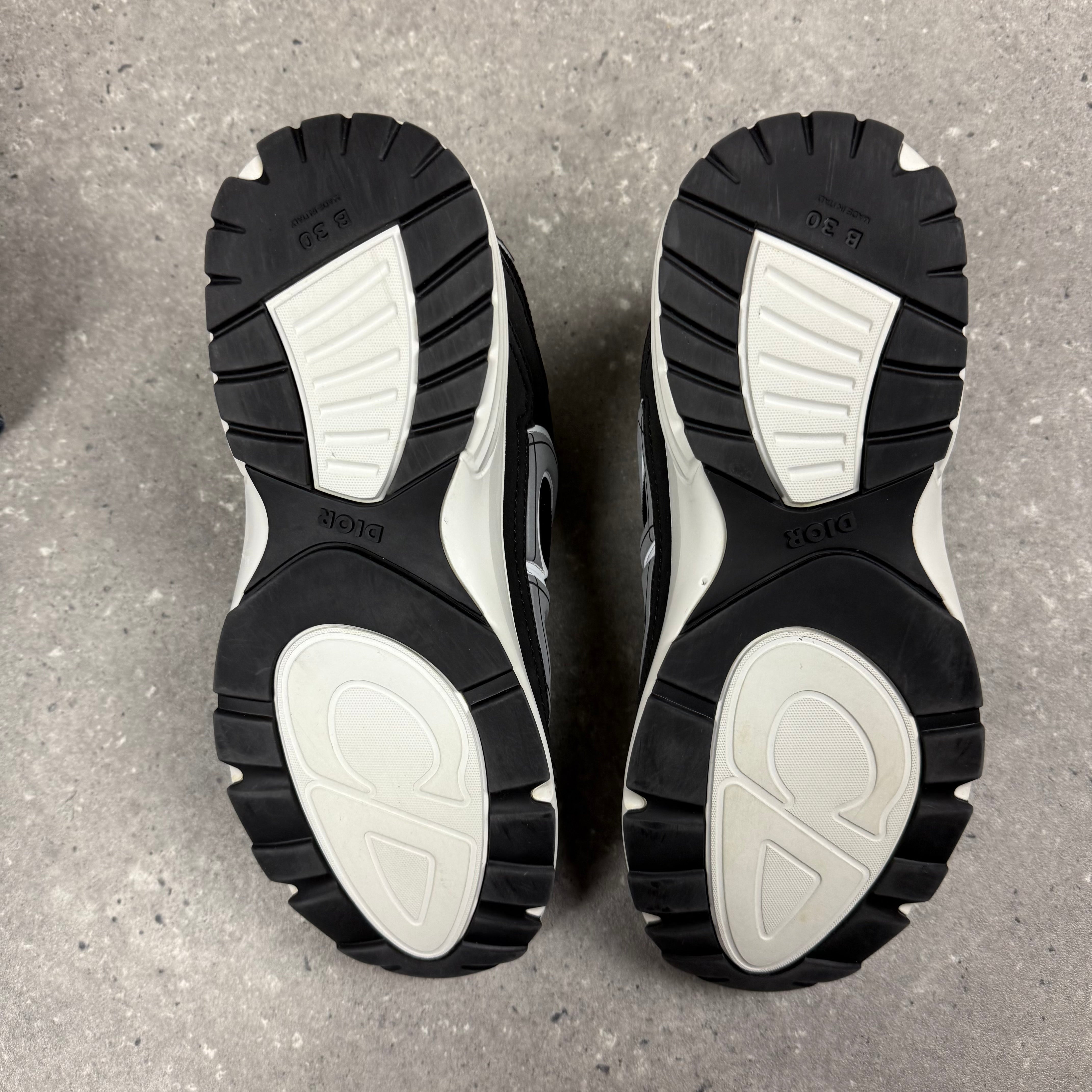 DIOR B30 BLACK/WHITE -  (EU43 / UK9)