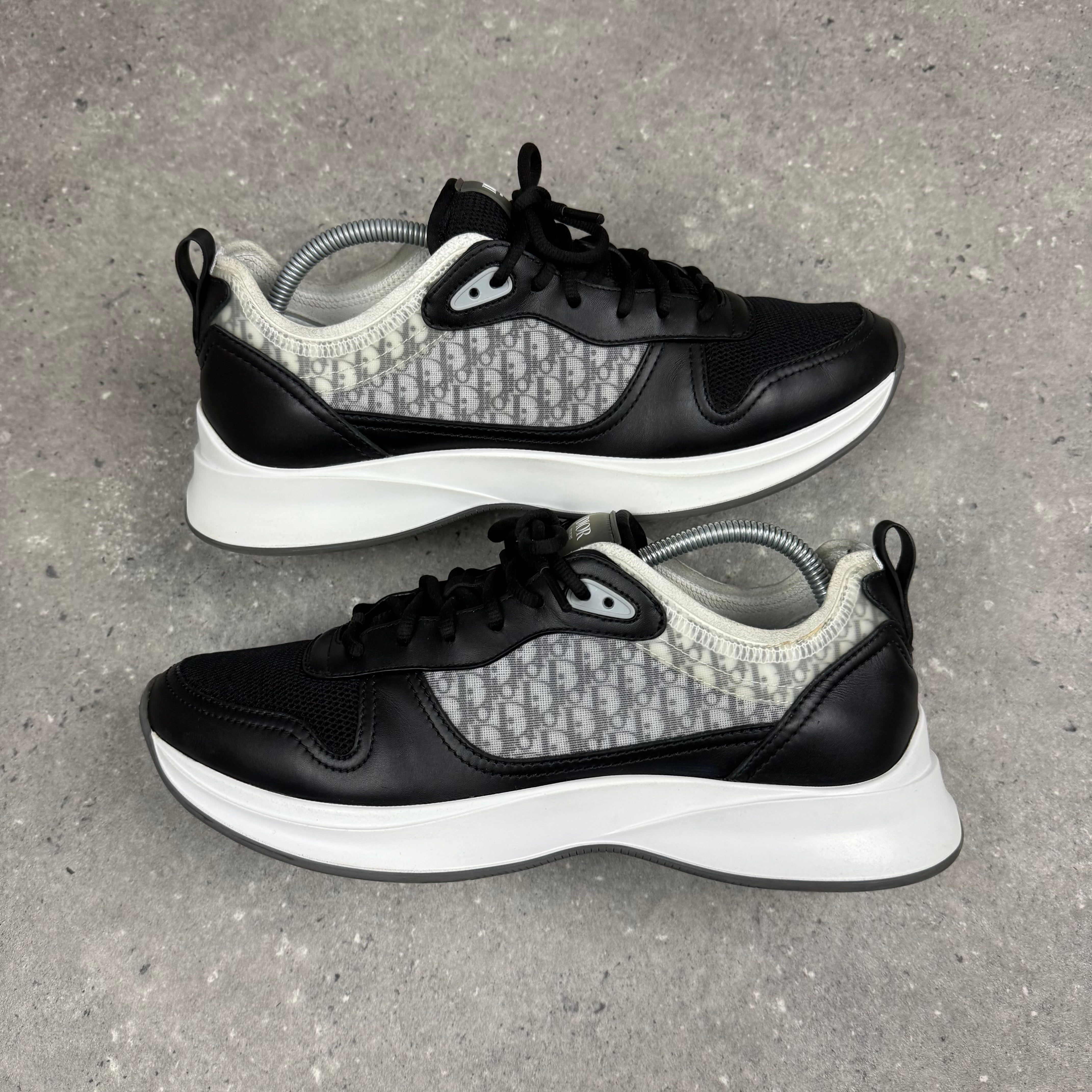 DIOR B25 BLACK/WHITE - (EU 43.5 / UK 9.5)