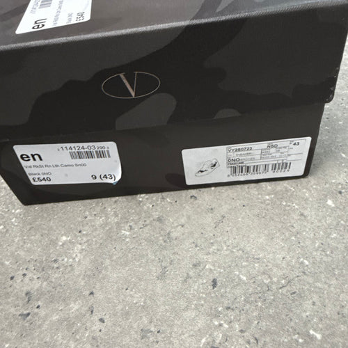 VALENTINO ROCKRUNNER BLACK- (EU 43 / UK 9)