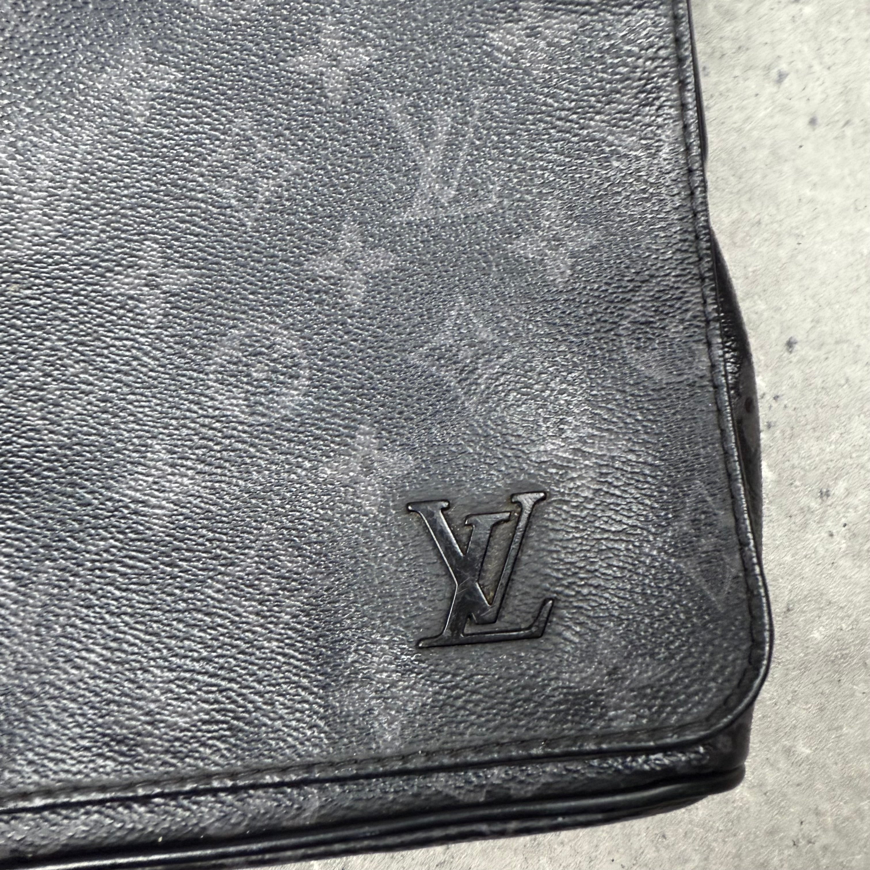 LOUIS VUITTON MESSENGER BAG