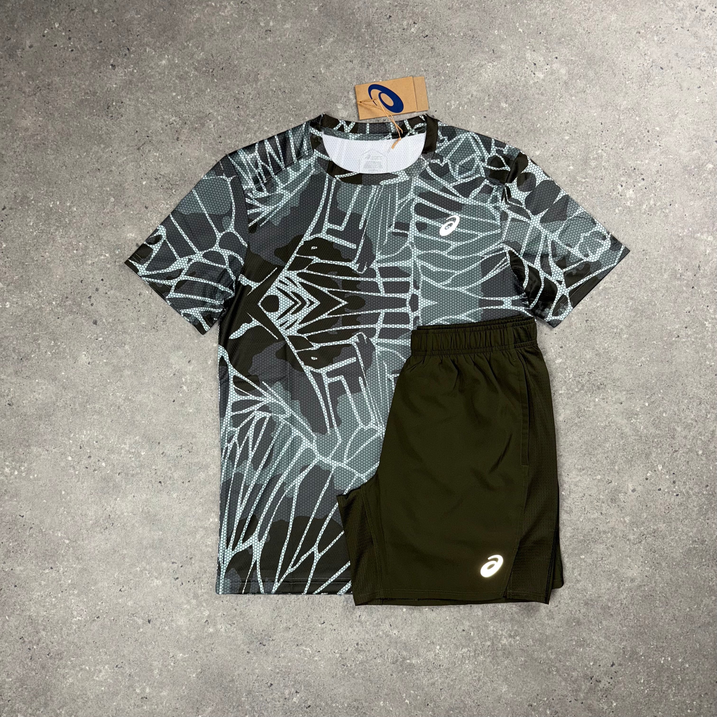 ASICS GRAPHIC T-SHIRT & BROWN ICON SHORT SET
