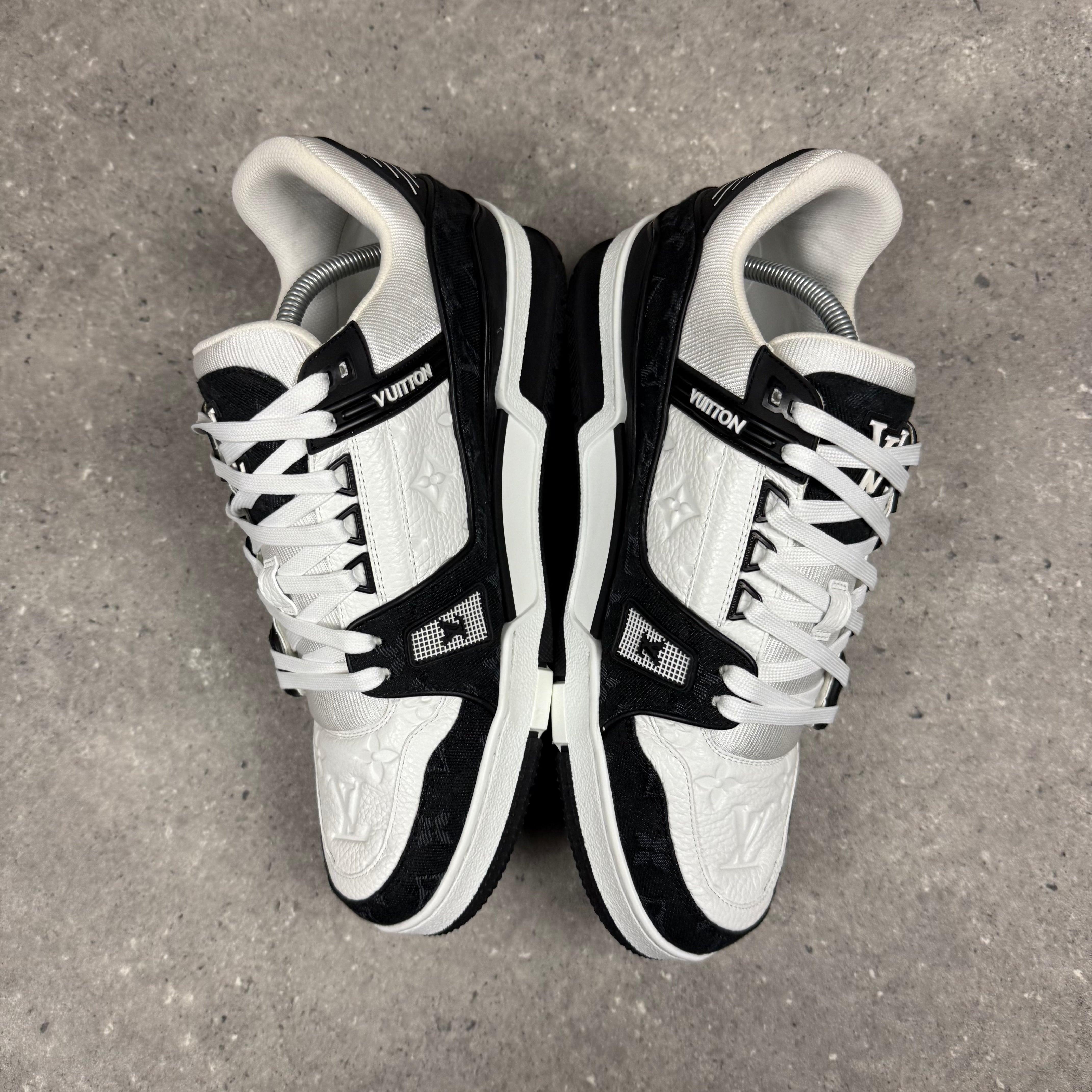 LOUIS VUITTON BLACK DENIMS - EU 42.5 (FITS UK 9.5)