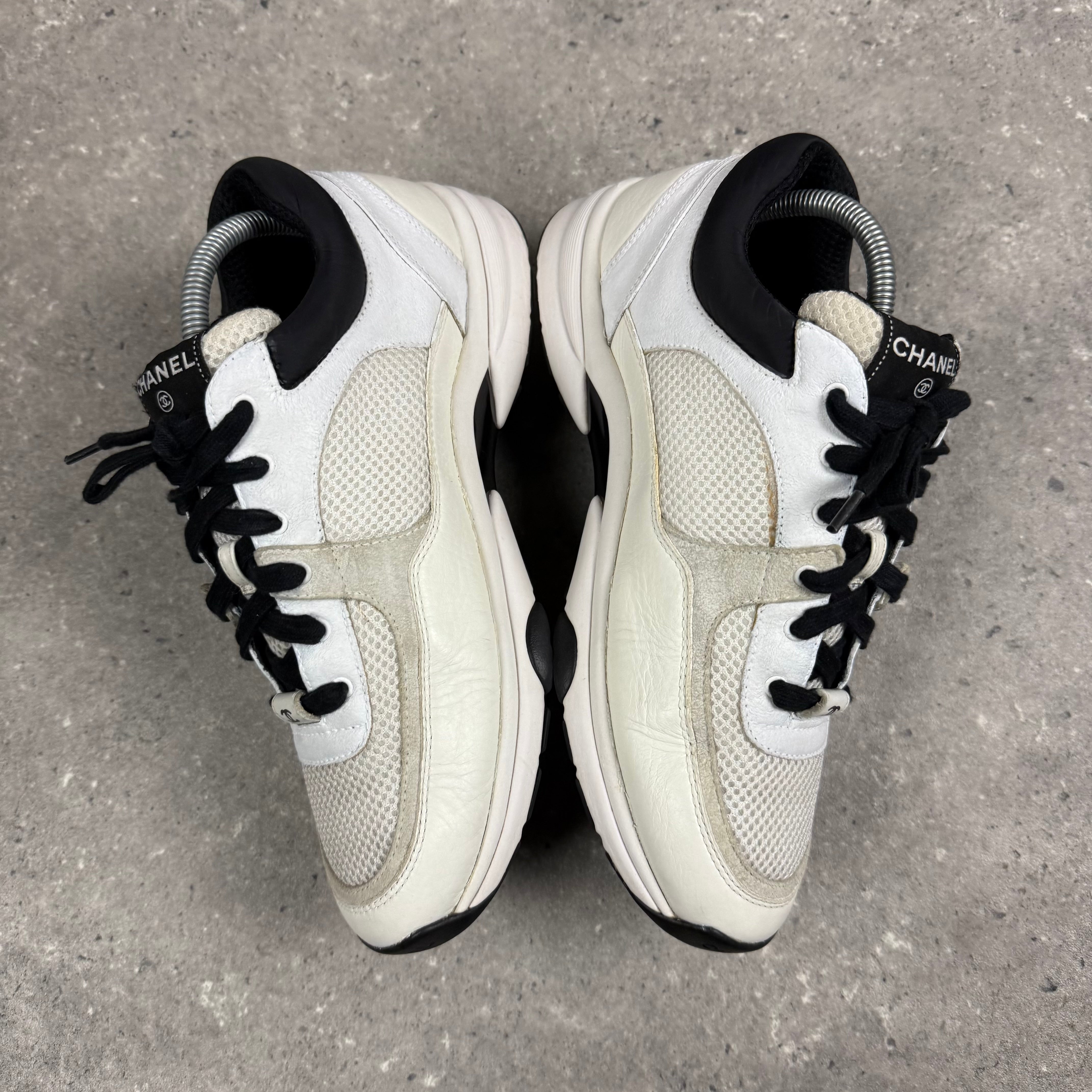 CHANEL RUNNERS CREAM/BLACK -  (EU 41 / UK 7)