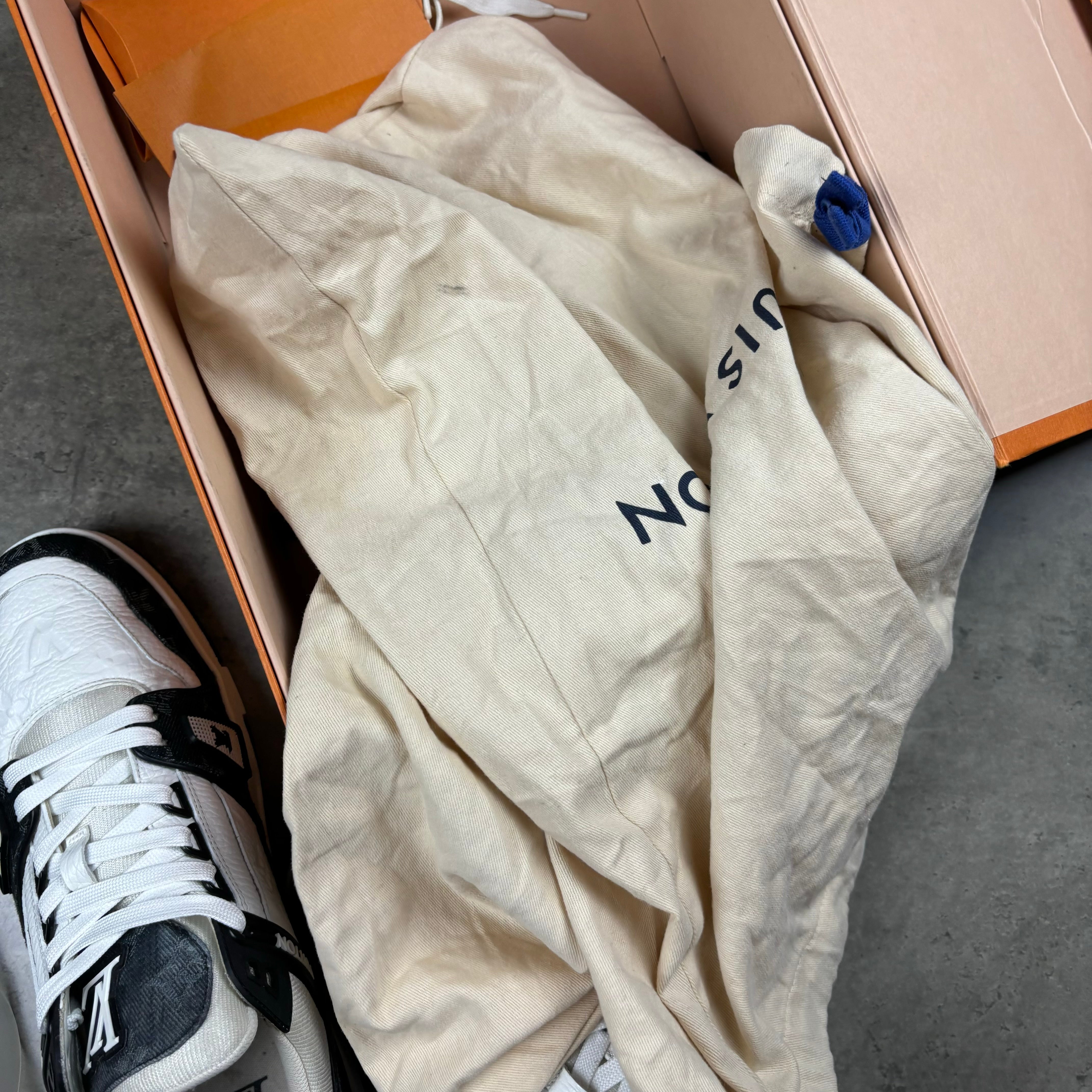 LOUIS VUITTON DENIMS - EU 42 (FITS UK 9)