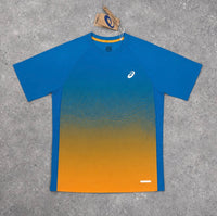 ASICS ROAD FADE T-SHIRT - AEGEAN BLUE / YAMABUKI