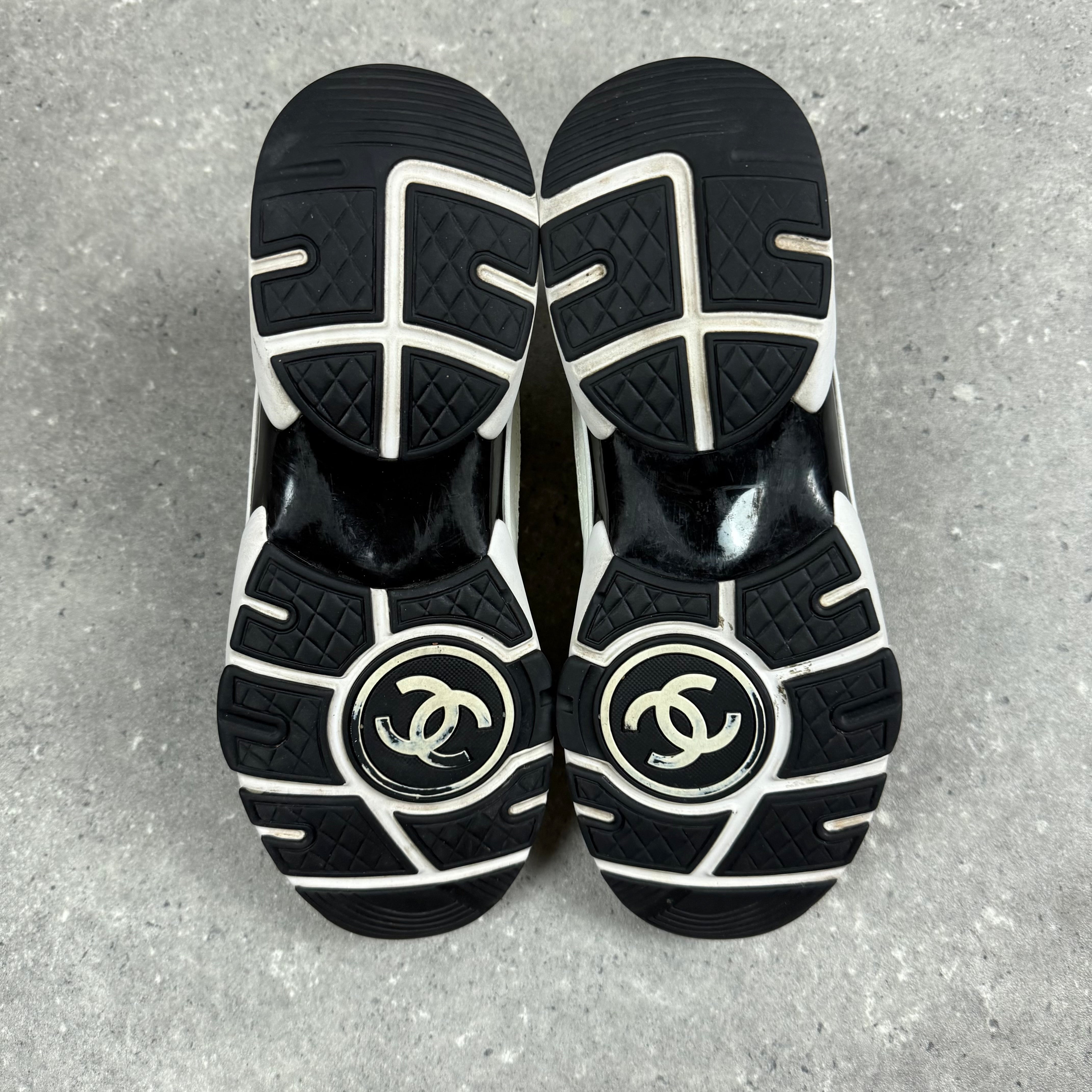 CHANEL RUNNERS CREAM/BLACK -  (EU 41 / UK 7)
