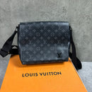 LOUIS VUITTON DISTRICT MESSENGER BAG