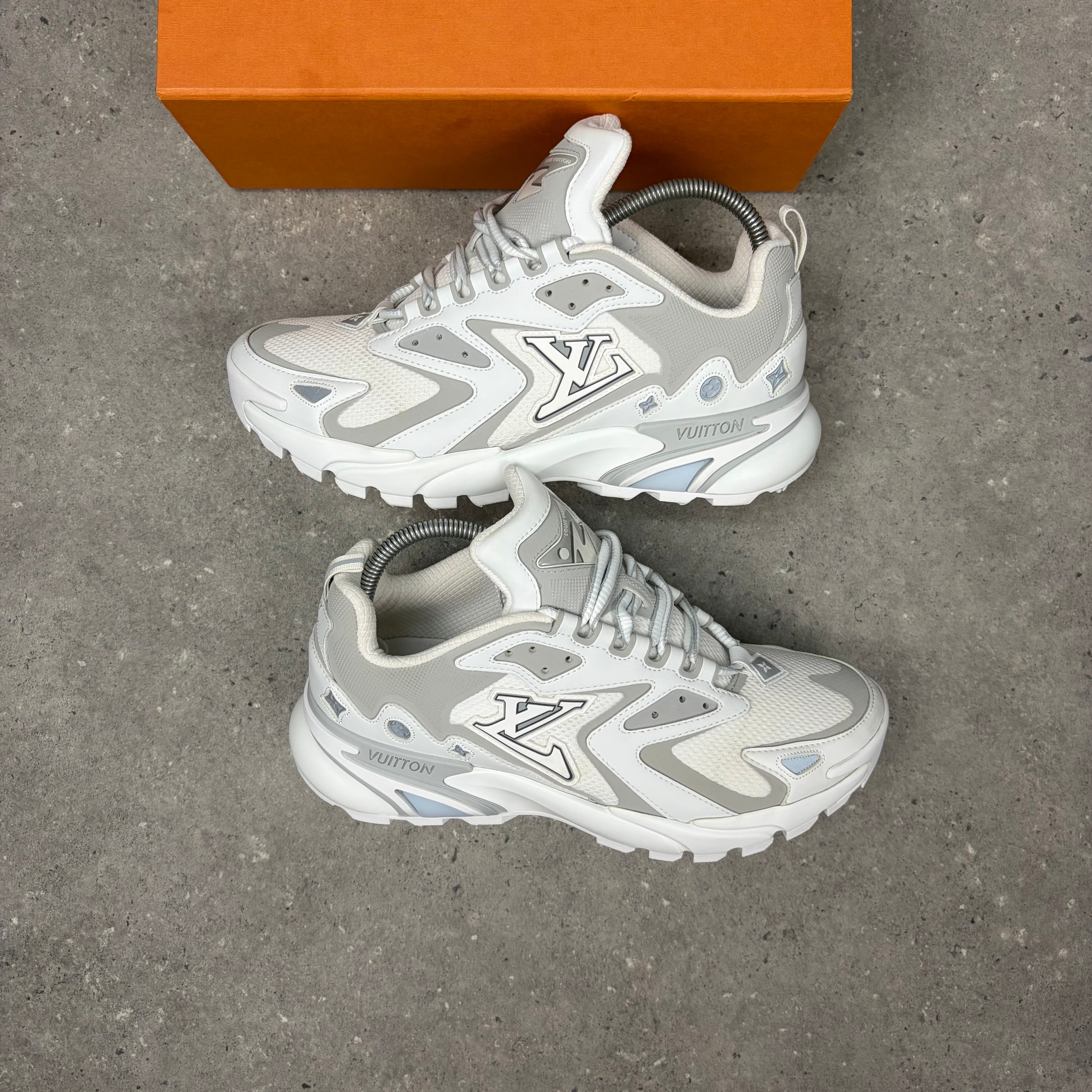 LOUIS VUITTON TACTICS - EU40 (FITS UK 7)