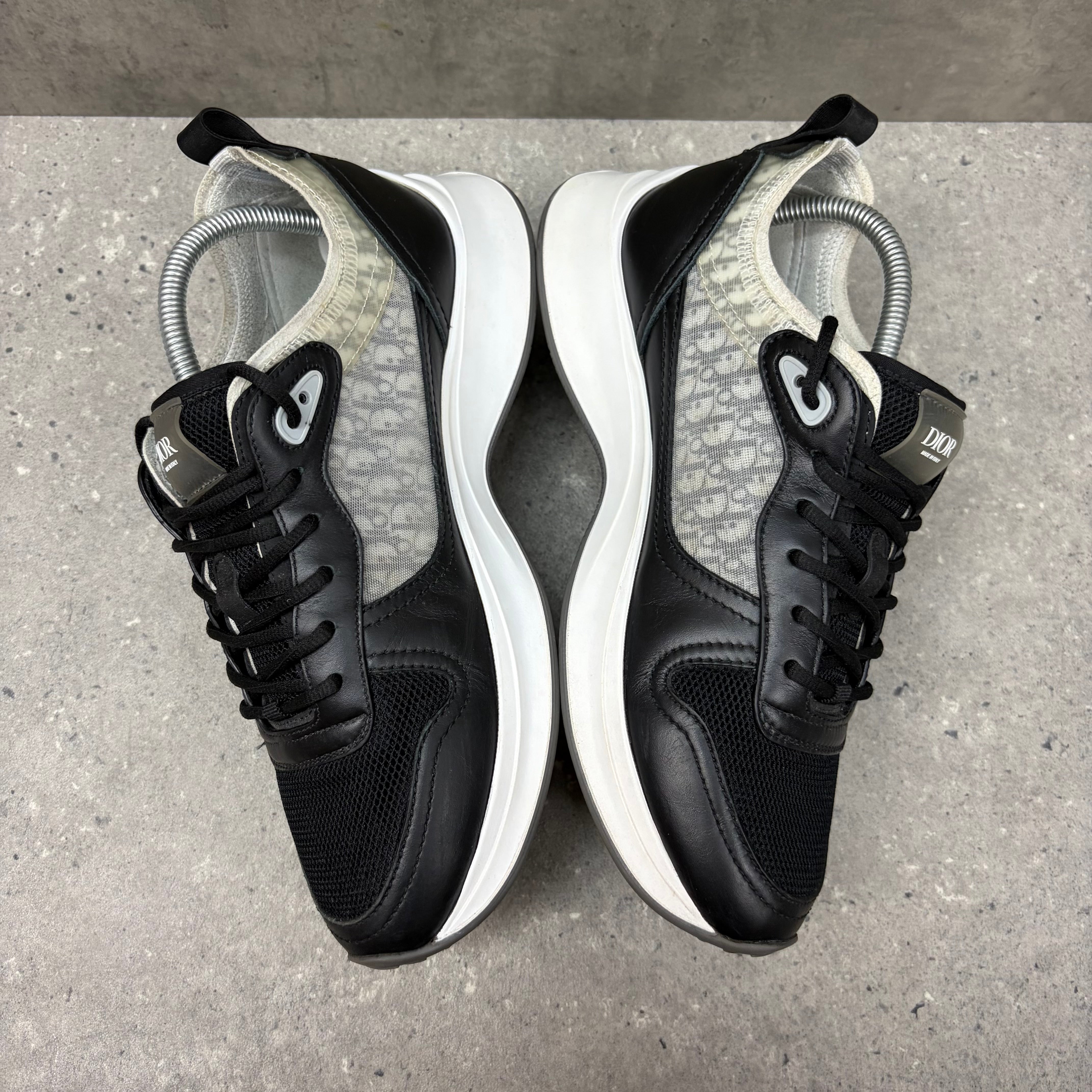DIOR B25 BLACK/WHITE - (EU41 / UK7)