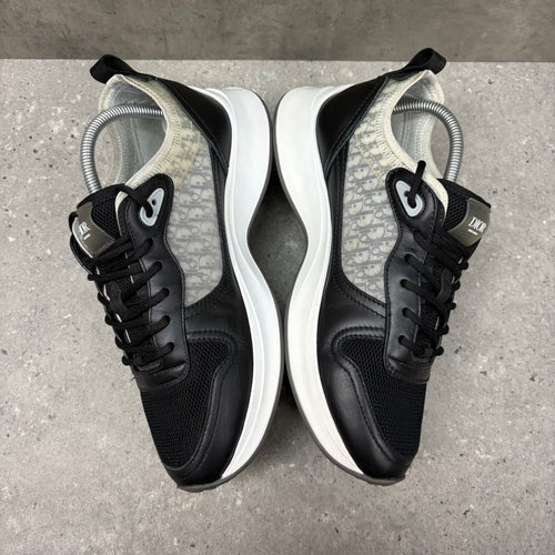 DIOR B25 BLACK/WHITE - (EU41 / UK7)