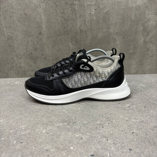 DIOR B25 BLACK/WHITE - (EU41 / UK7)
