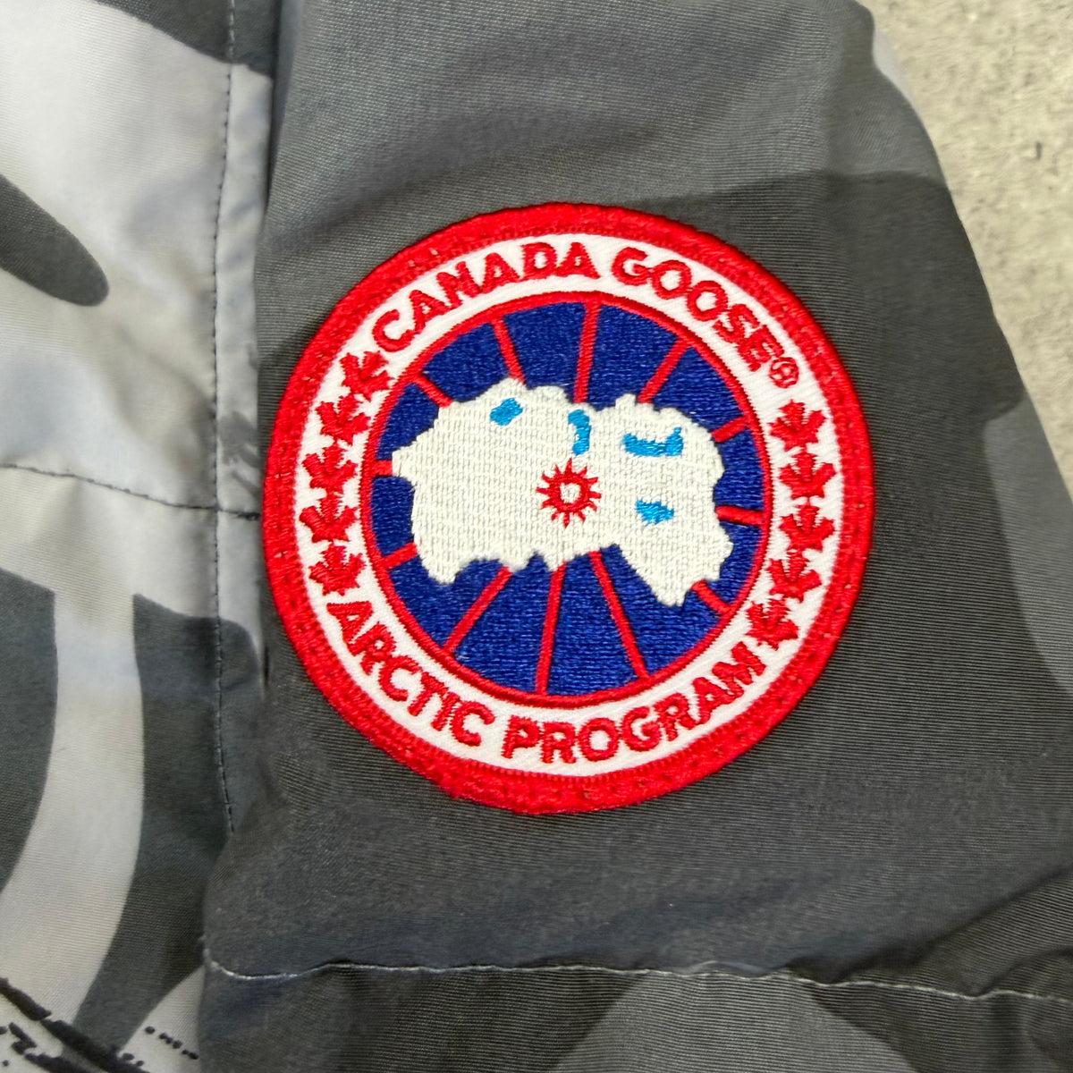 CANADA GOOSE CARSON PARKA ABSTRACT CAMO - (M)