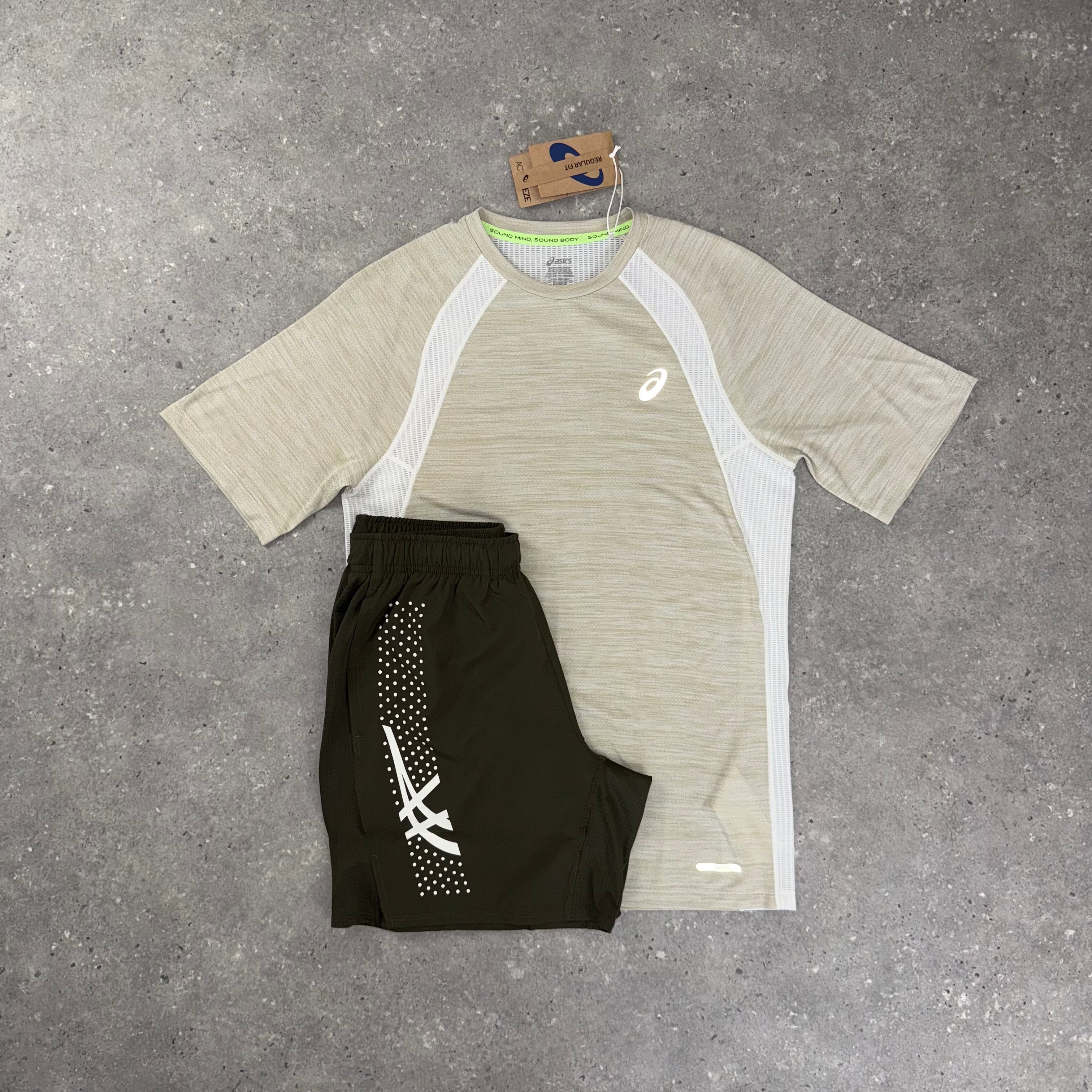 ASICS ROAD T-SHIRT & ICON SHORT SET - BEIGE / CREAM
