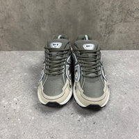 DIOR B30 OLIVE BEIGE - (EU 41 / UK 7)