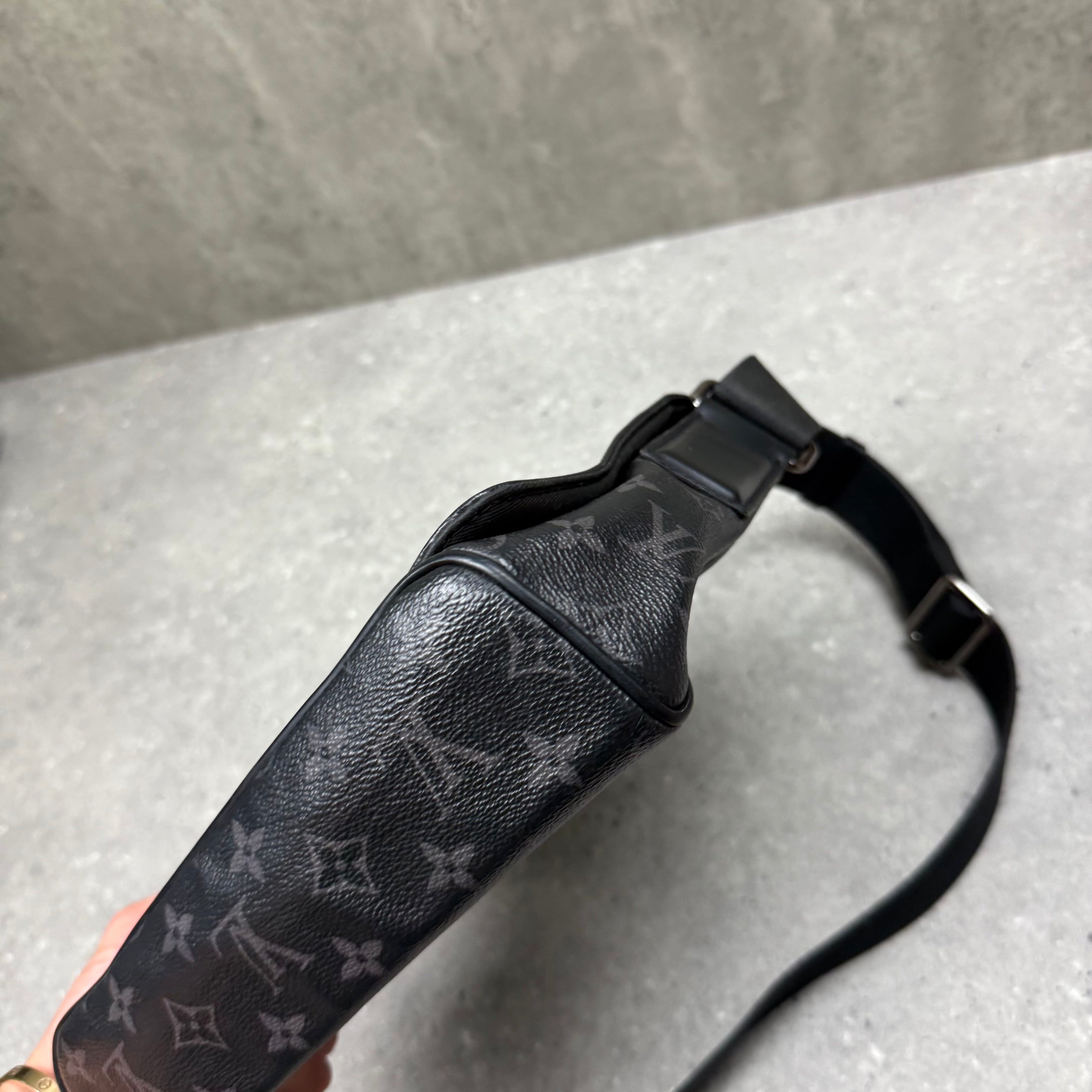 LOUIS VUITTON MESSENGER BAG