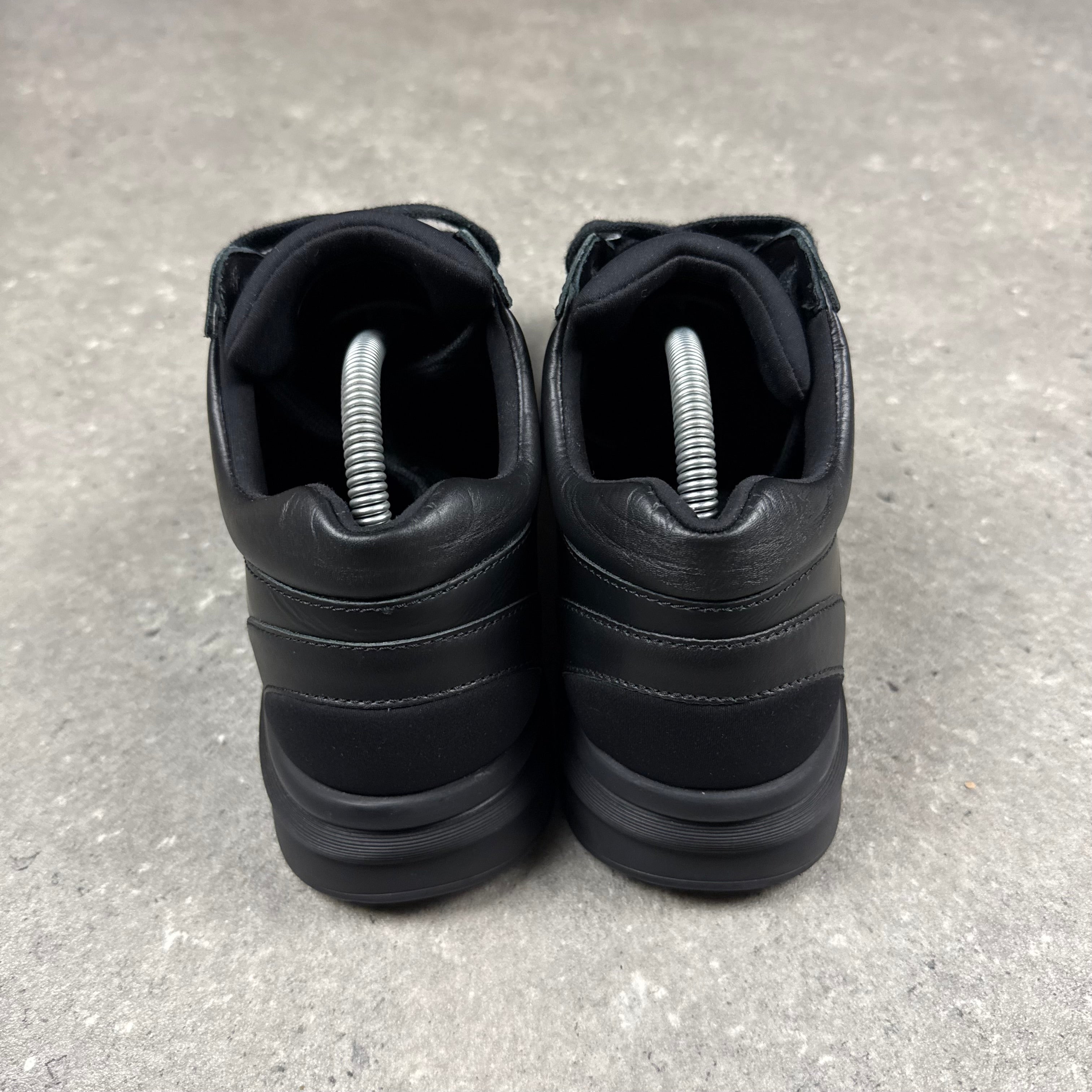 CHANEL RUNNERS BLACK LEATHER -  (EU42 / UK8)