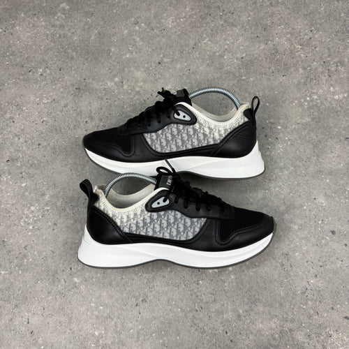 DIOR B25 BLACK/WHITE - (EU41 / UK7)
