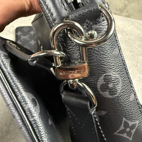 LOUIS VUITTON TRIO MESSENGER BAG