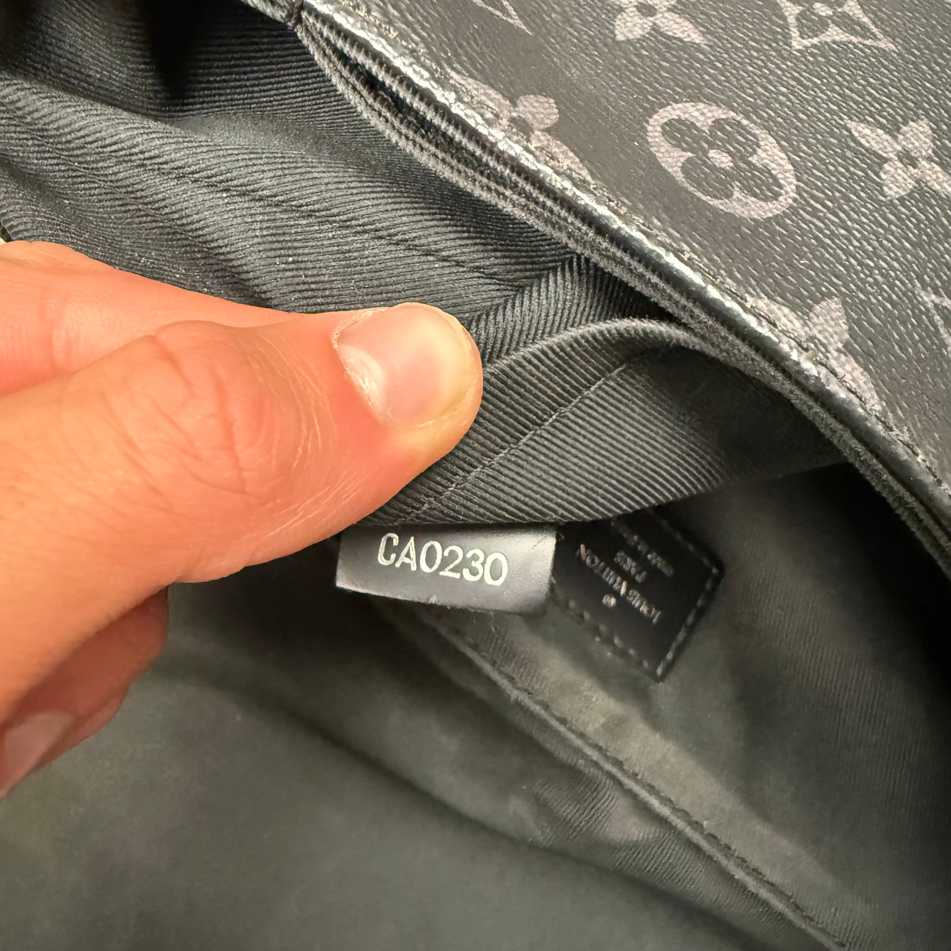 LOUIS VUITTON MESSENGER BAG