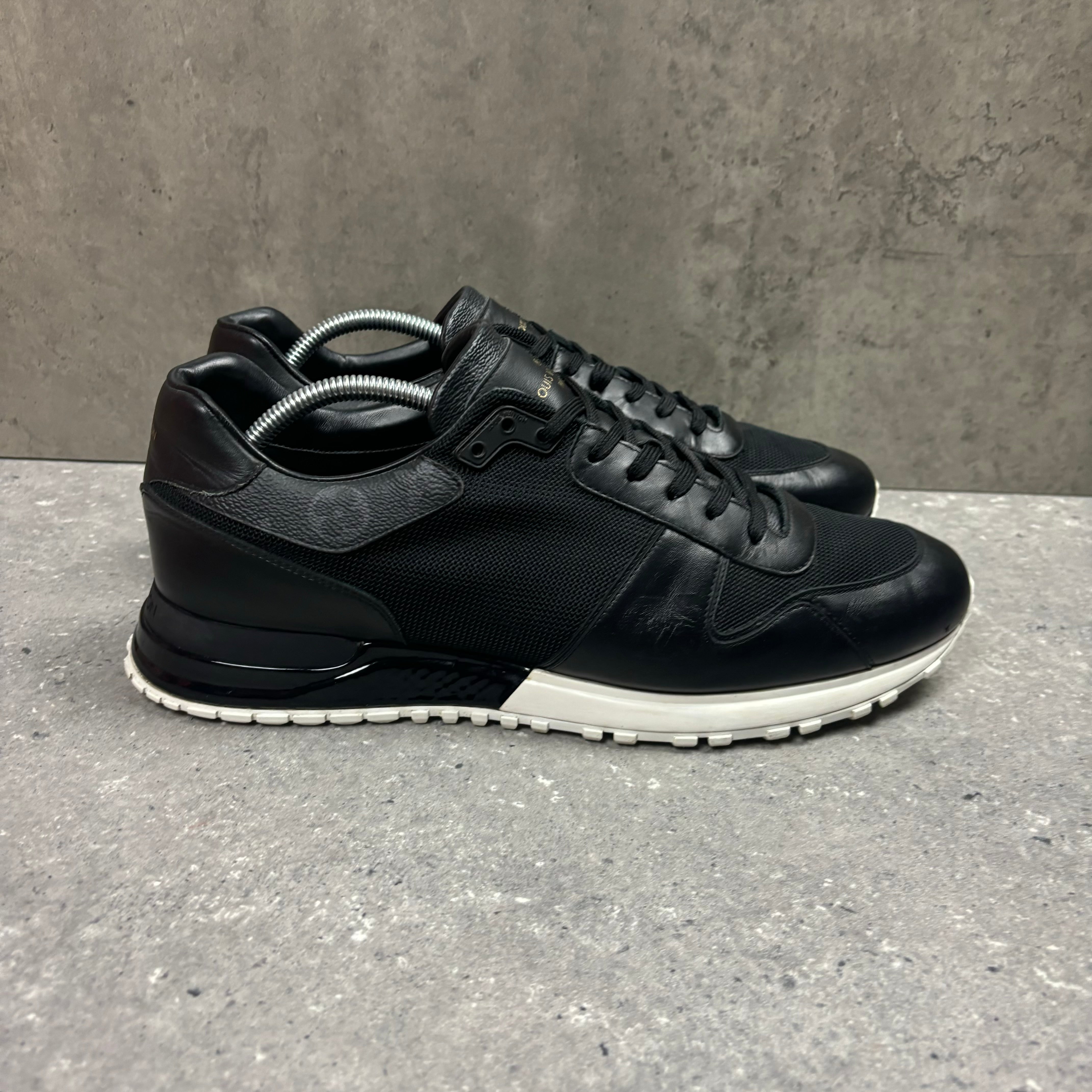 LOUIS VUITTON RUNAWAY BLACK/WHITE - EU 44 (FITS UK 11)