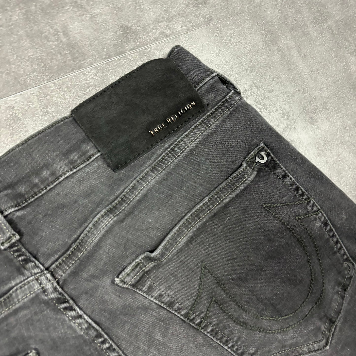 TRUE RELGION BIKER JEANS 32"