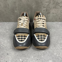 BURBERRY RAMSEY - (EU42.5 / UK8.5)