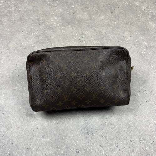 LOUIS VUITTON WASH BAG