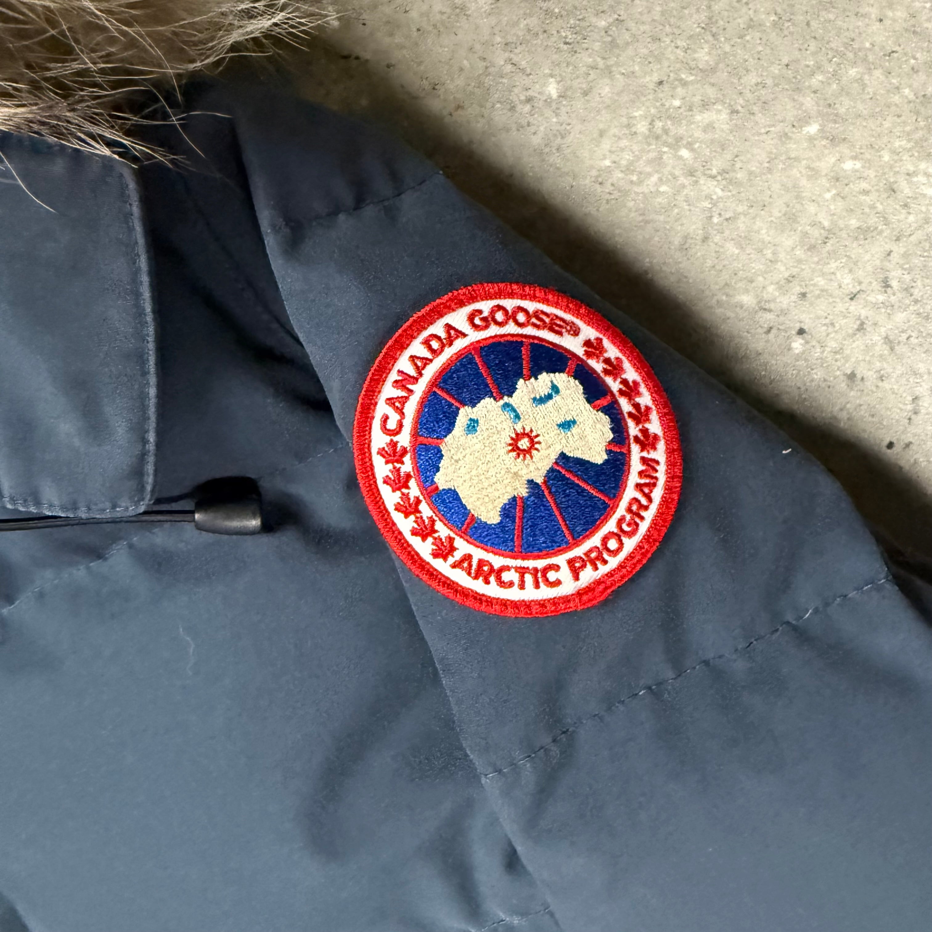 CANADA GOOSE WOMEN’S CHELSEA PARKA NAVY - (S)