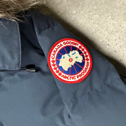 CANADA GOOSE WOMEN’S CHELSEA PARKA NAVY - (S)