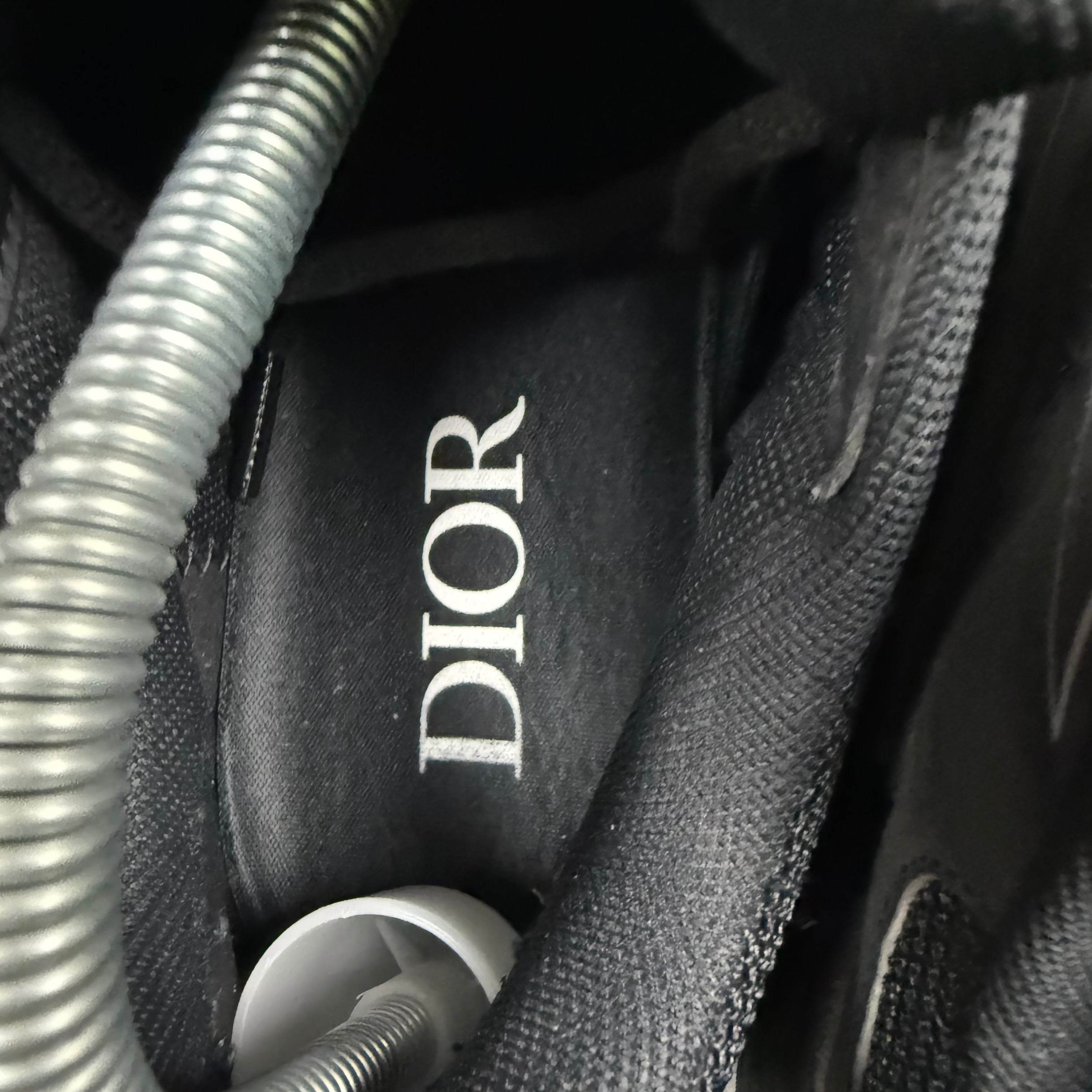 DIOR B30 BLACK (EU 41 / UK 7)