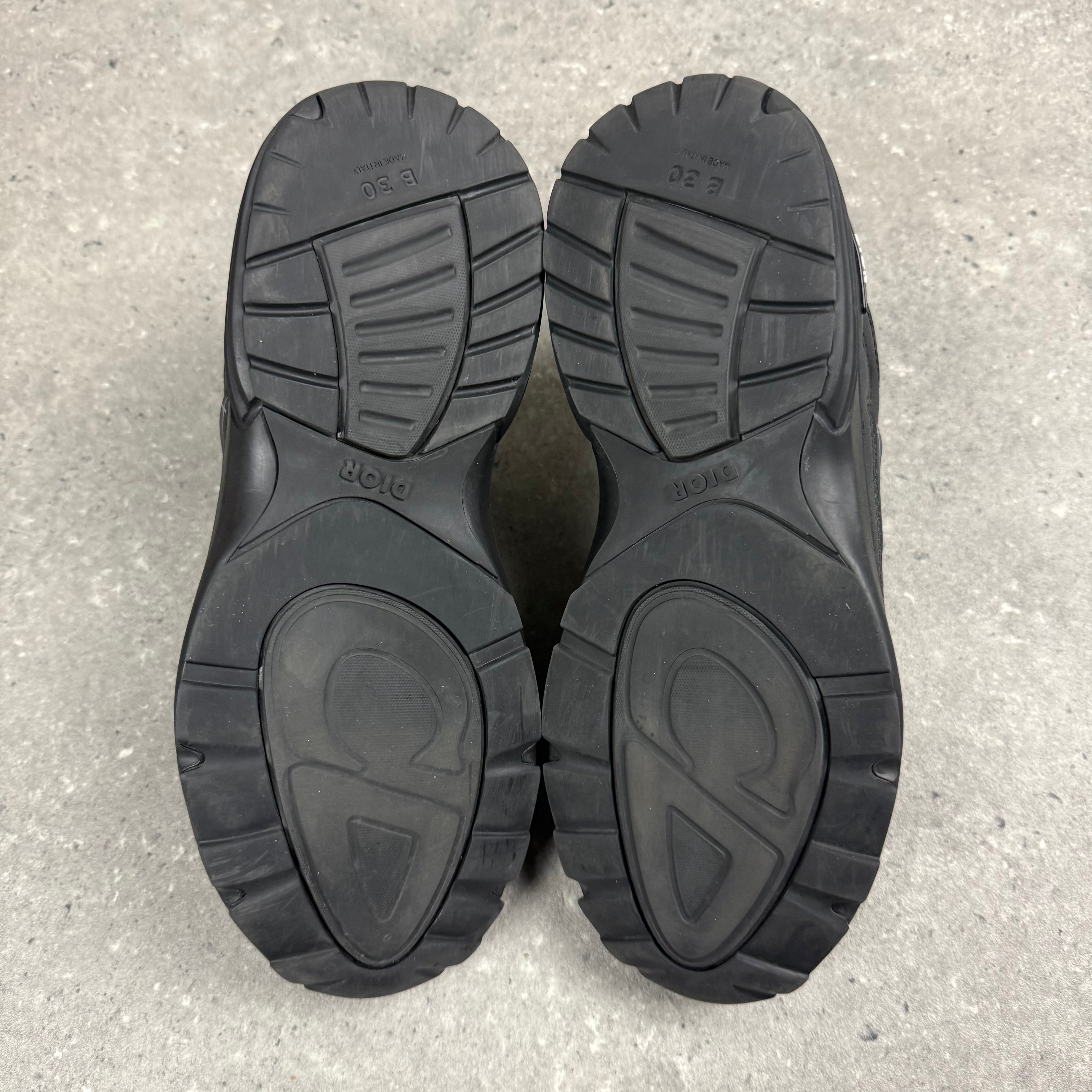 DIOR B30 BLACK (EU 41 / UK 7)