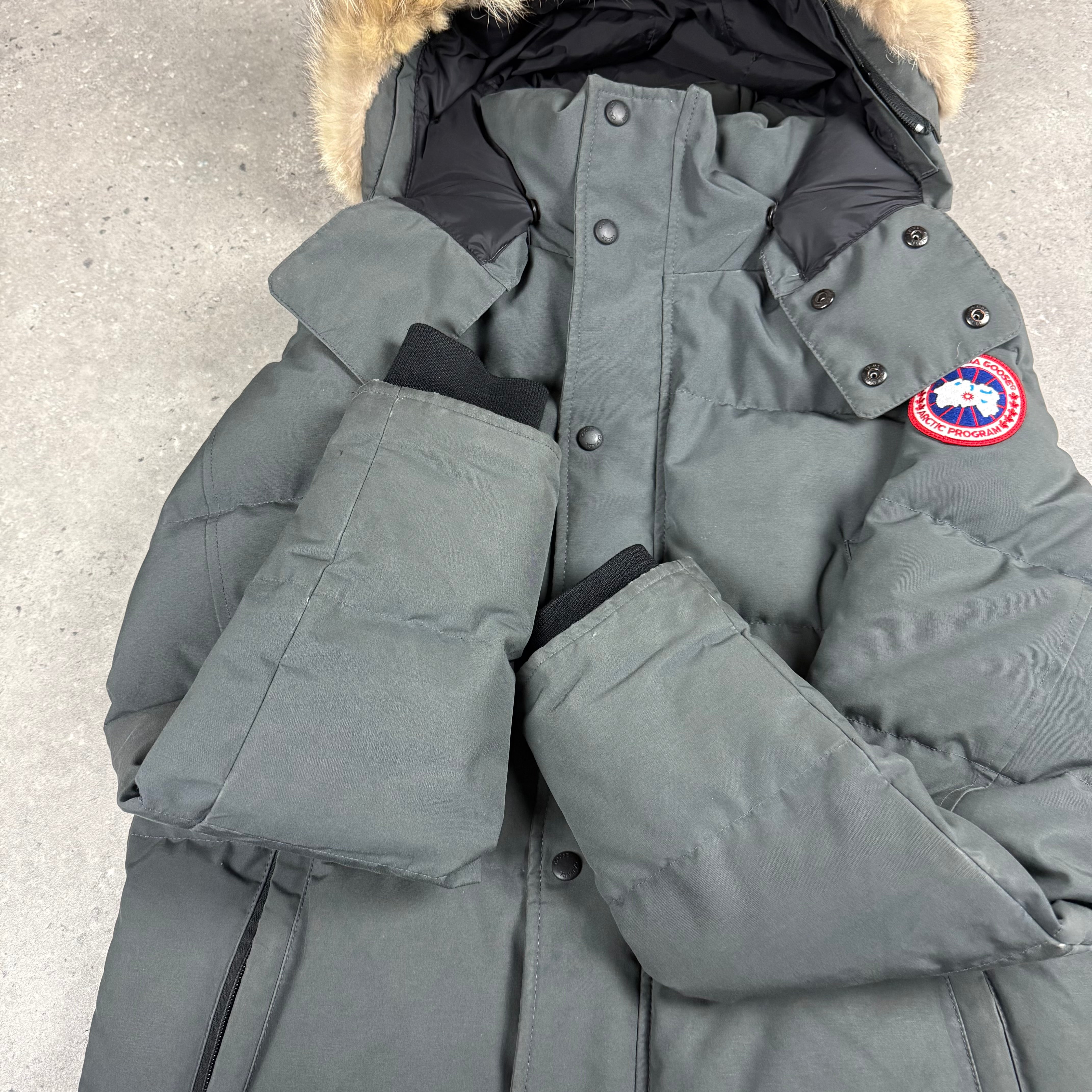 CANADA GOOSE WYNDHAM PARKA GRAPHITE - (M)