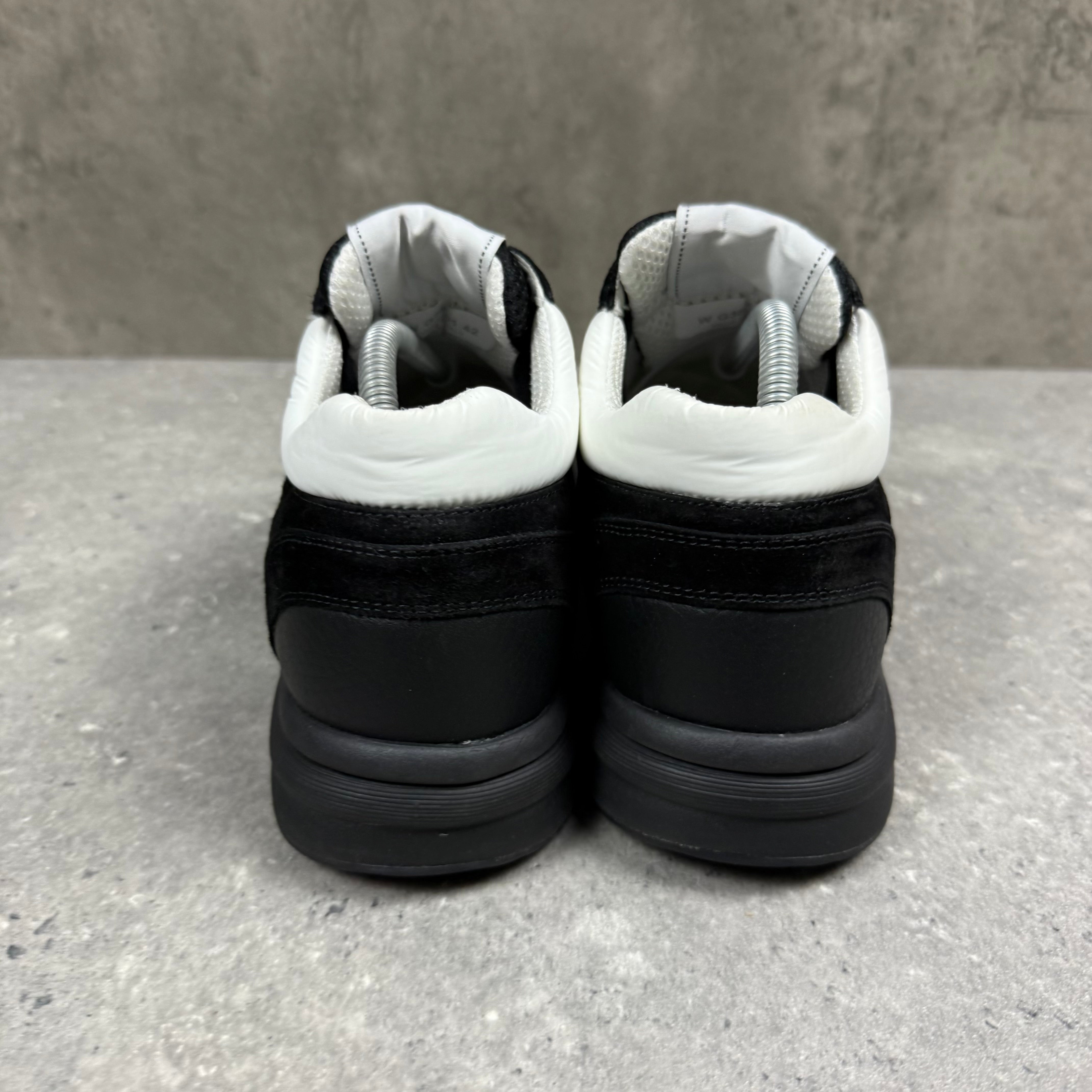 CHANEL RUNNERS -  (EU42 / UK8)