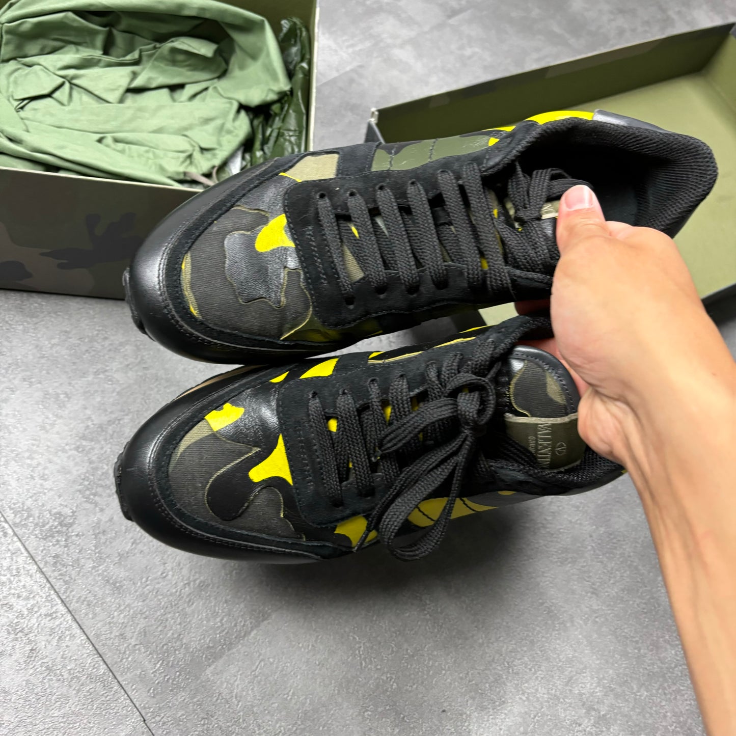 VALENTINO ROCKRUNNERS YELLOW/BLACK (FIT 7.5-8.5)