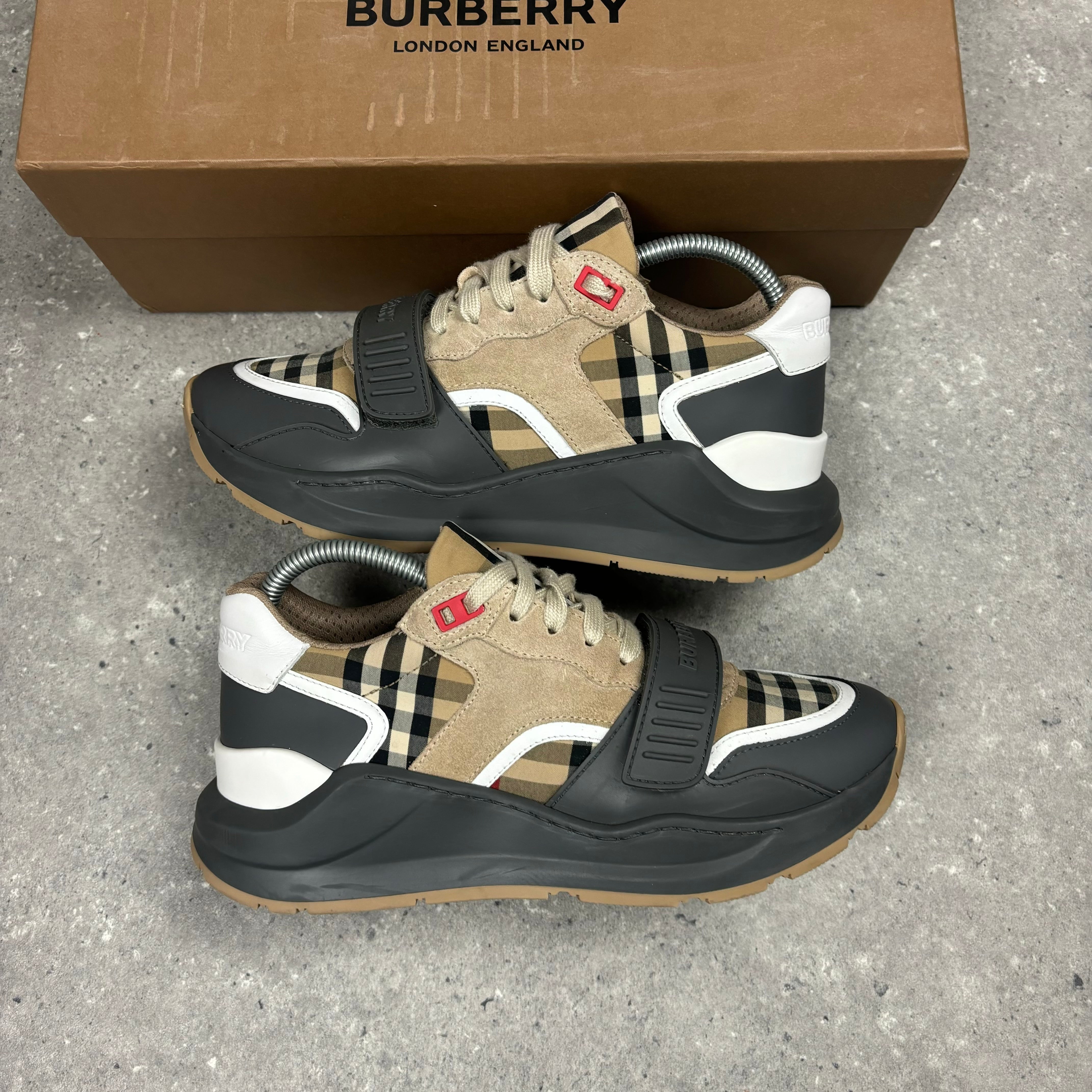 BURBERRY TRAINERS WHITE - (UK 6)