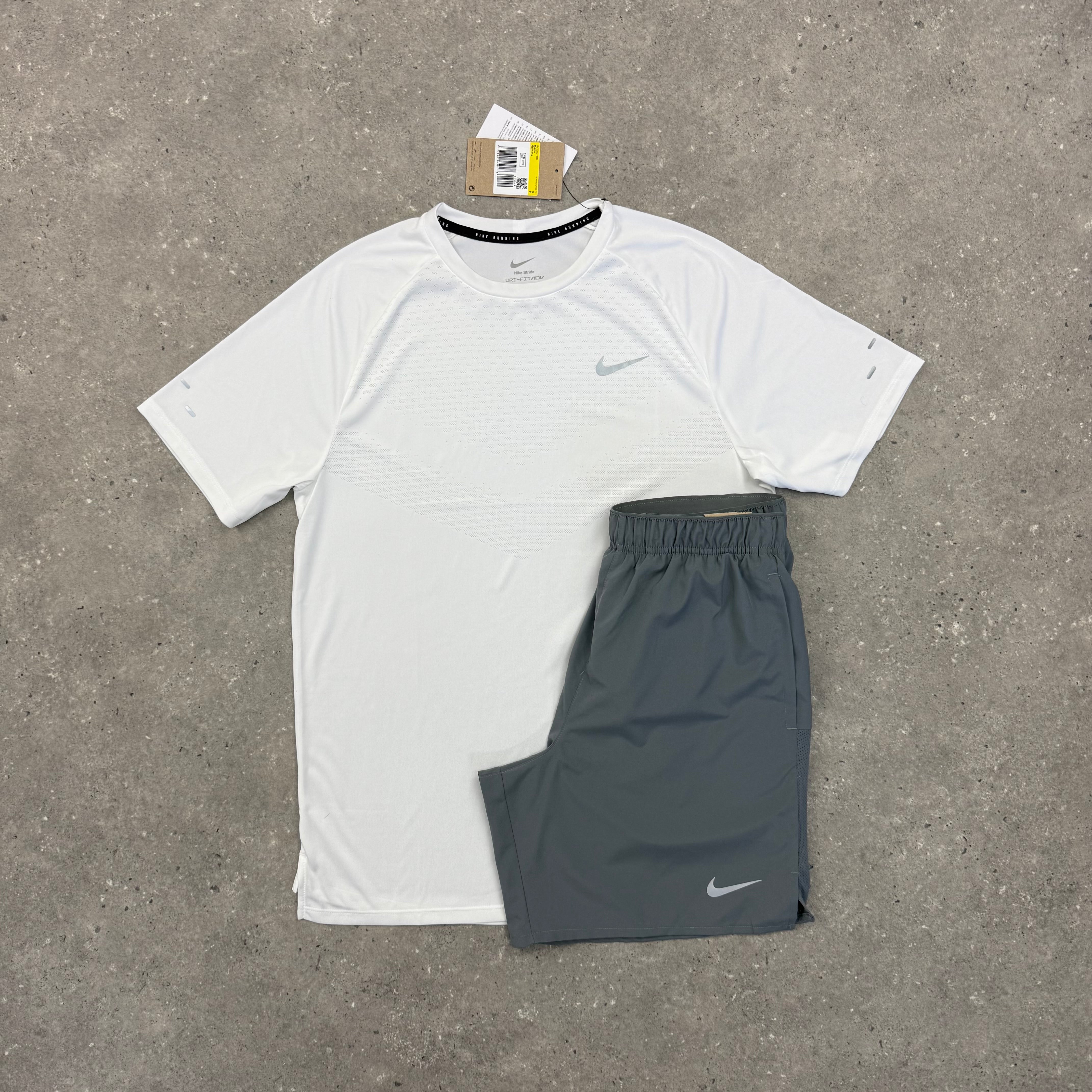 NIKE ADV STRIDE T-SHIRT & CHALLENGER SHORT SET - WHITE / GREY