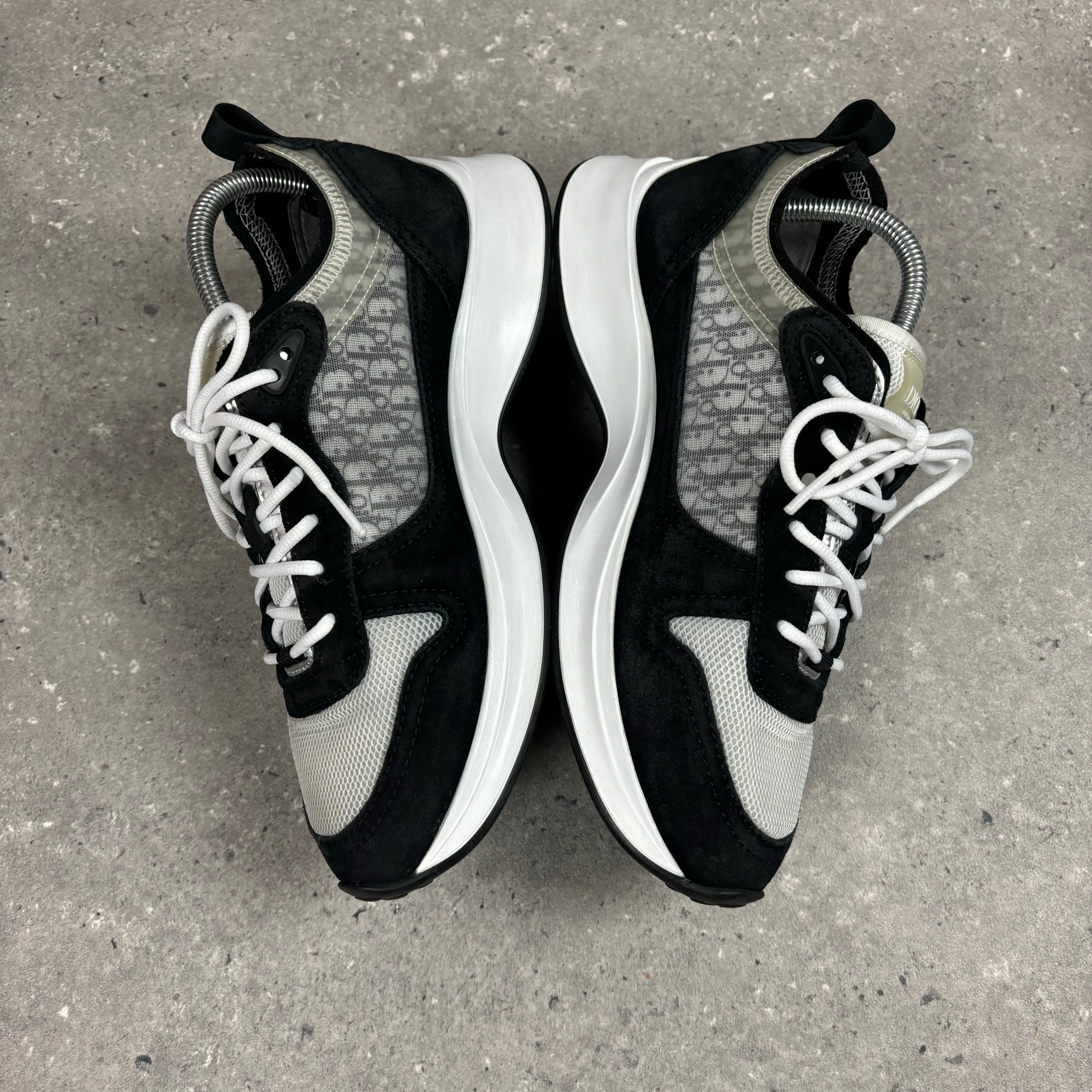 DIOR B25 BLACK / WHITE - (EU 42 / UK 8)