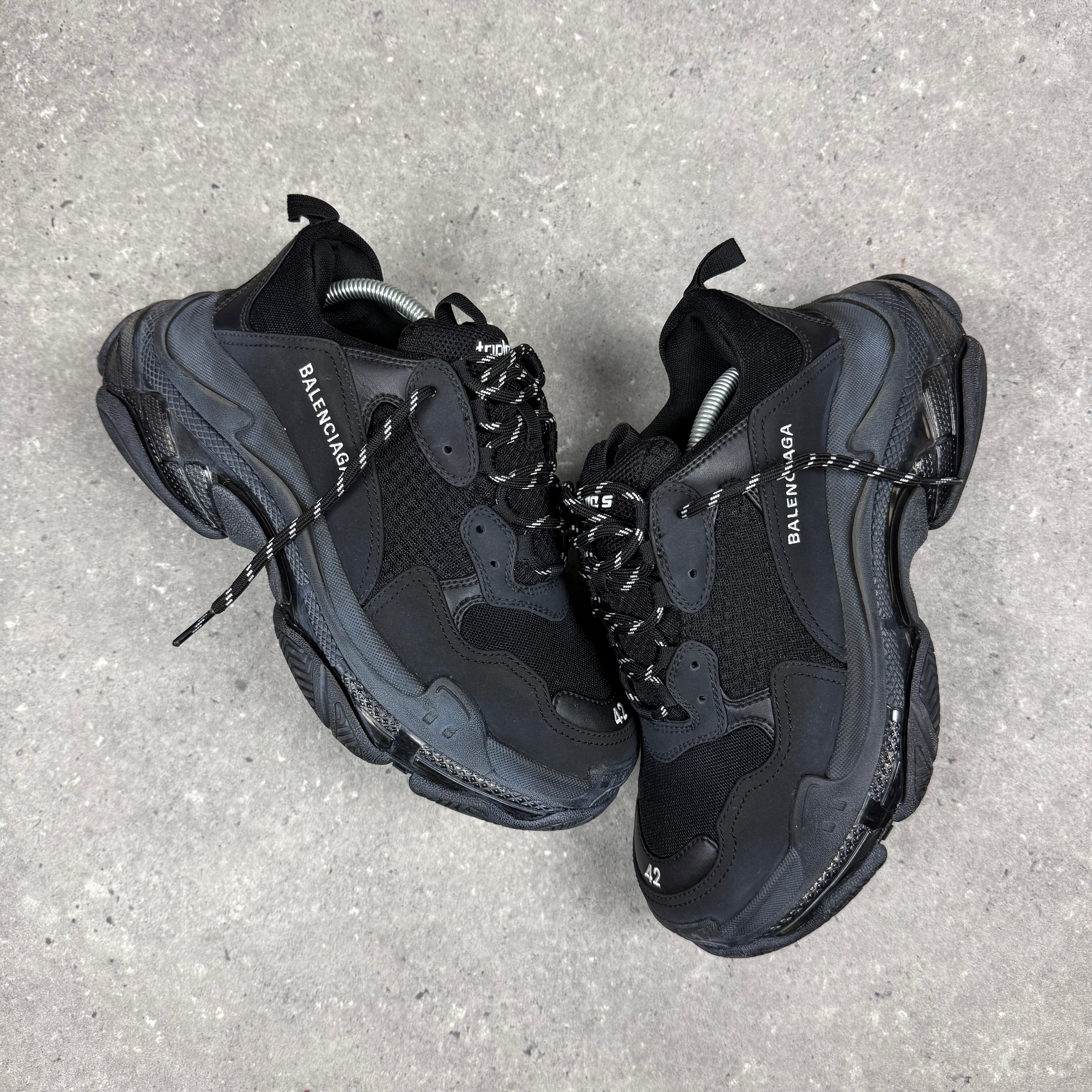 BALENCIAGA TRIPLE S BLACK - (EU42 / UK8)