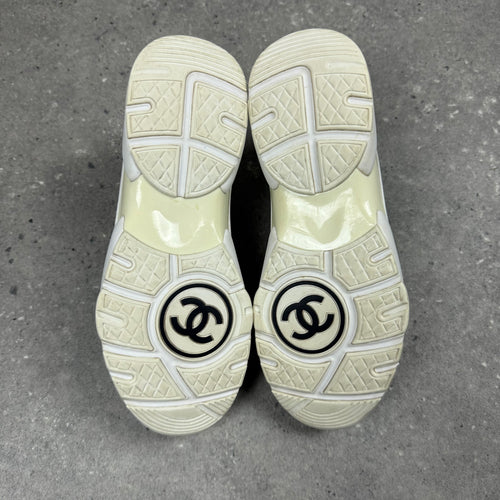 CHANEL RUNNERS WHITE -  (EU40 / UK6)