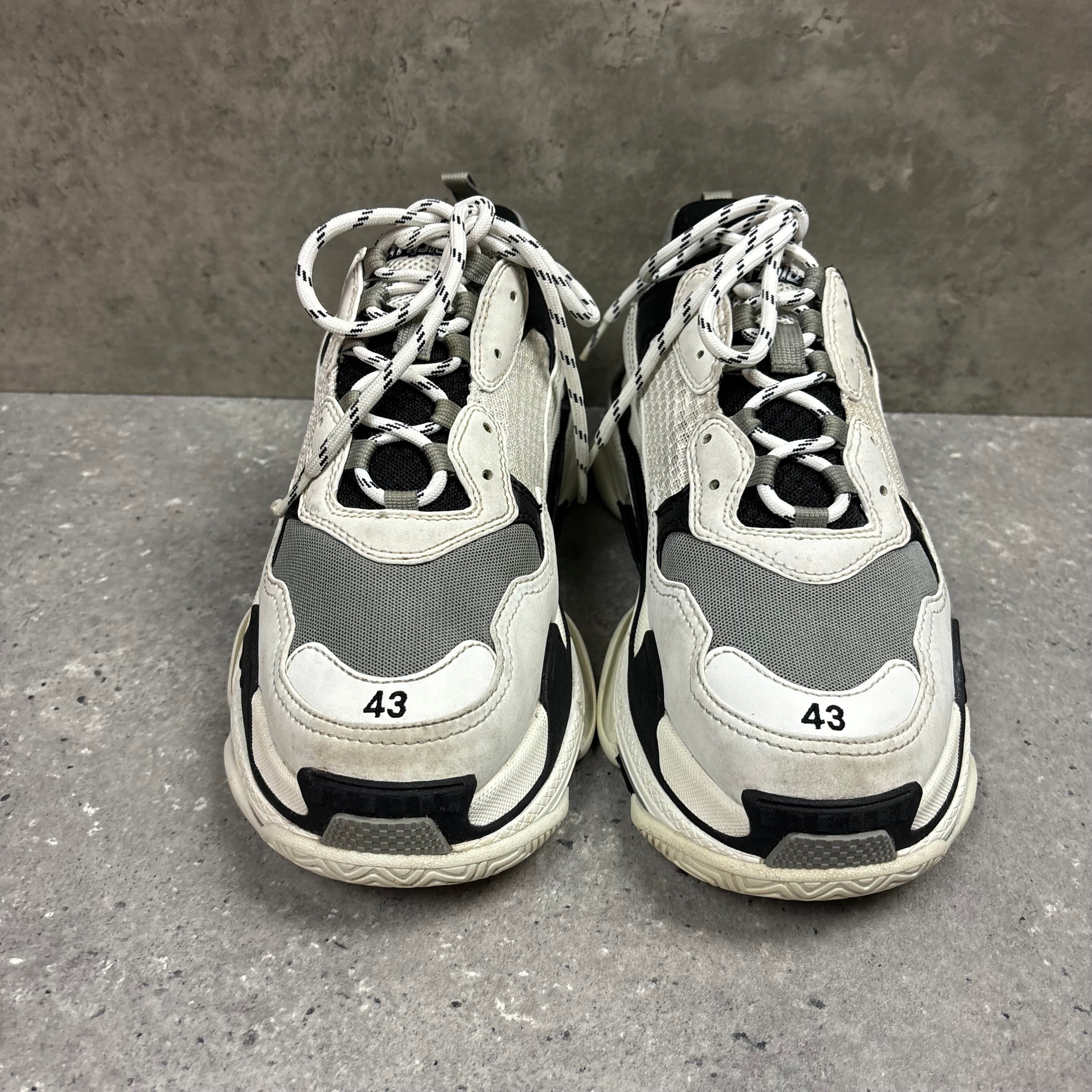BALENCIAGA TRIPLE S - (EU43 / UK9)
