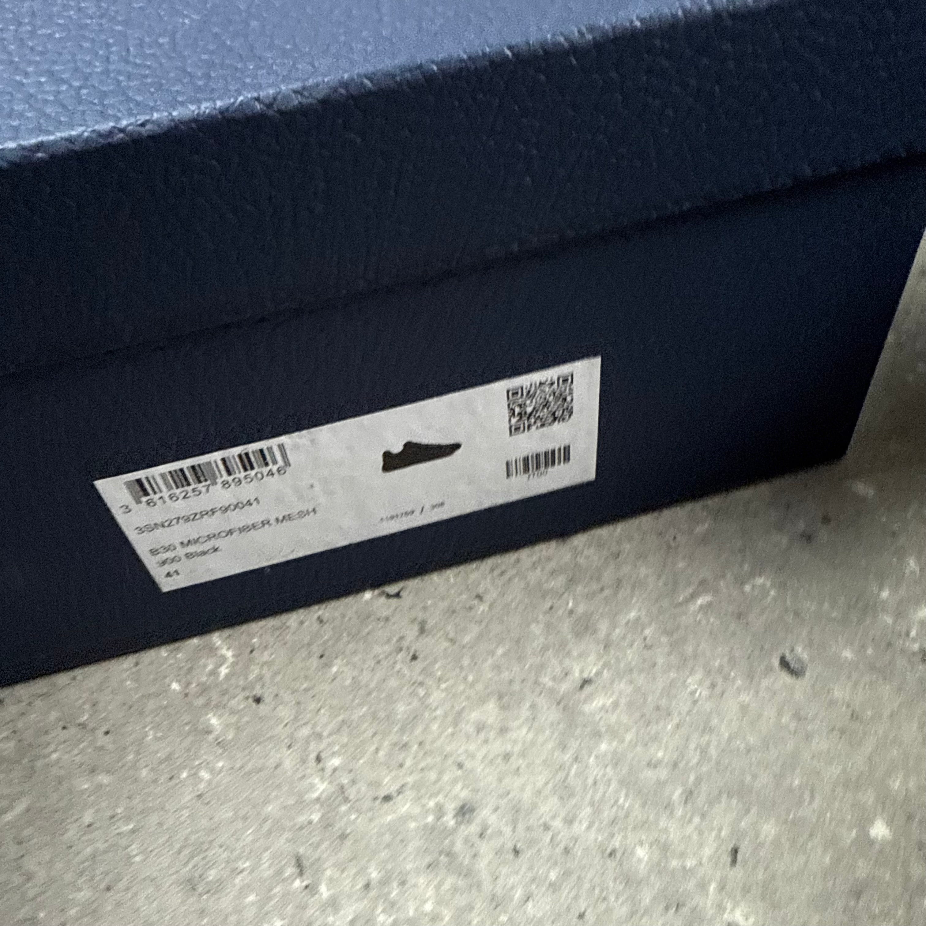 DIOR B30 BLACK (EU 41 / UK 7)