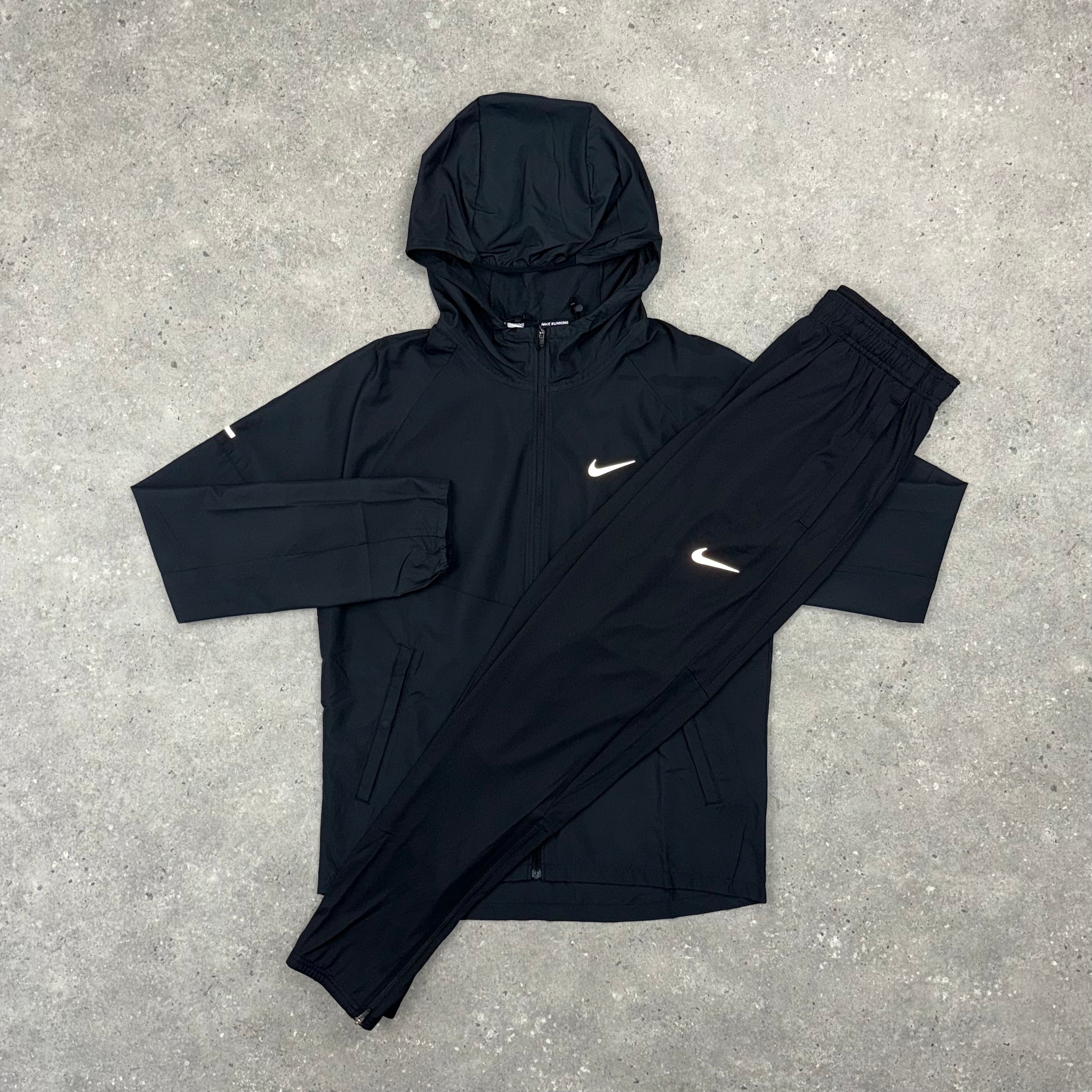 NIKE REPEL WINDRUNNER & CHALLENGER PANTS SET - BLACK