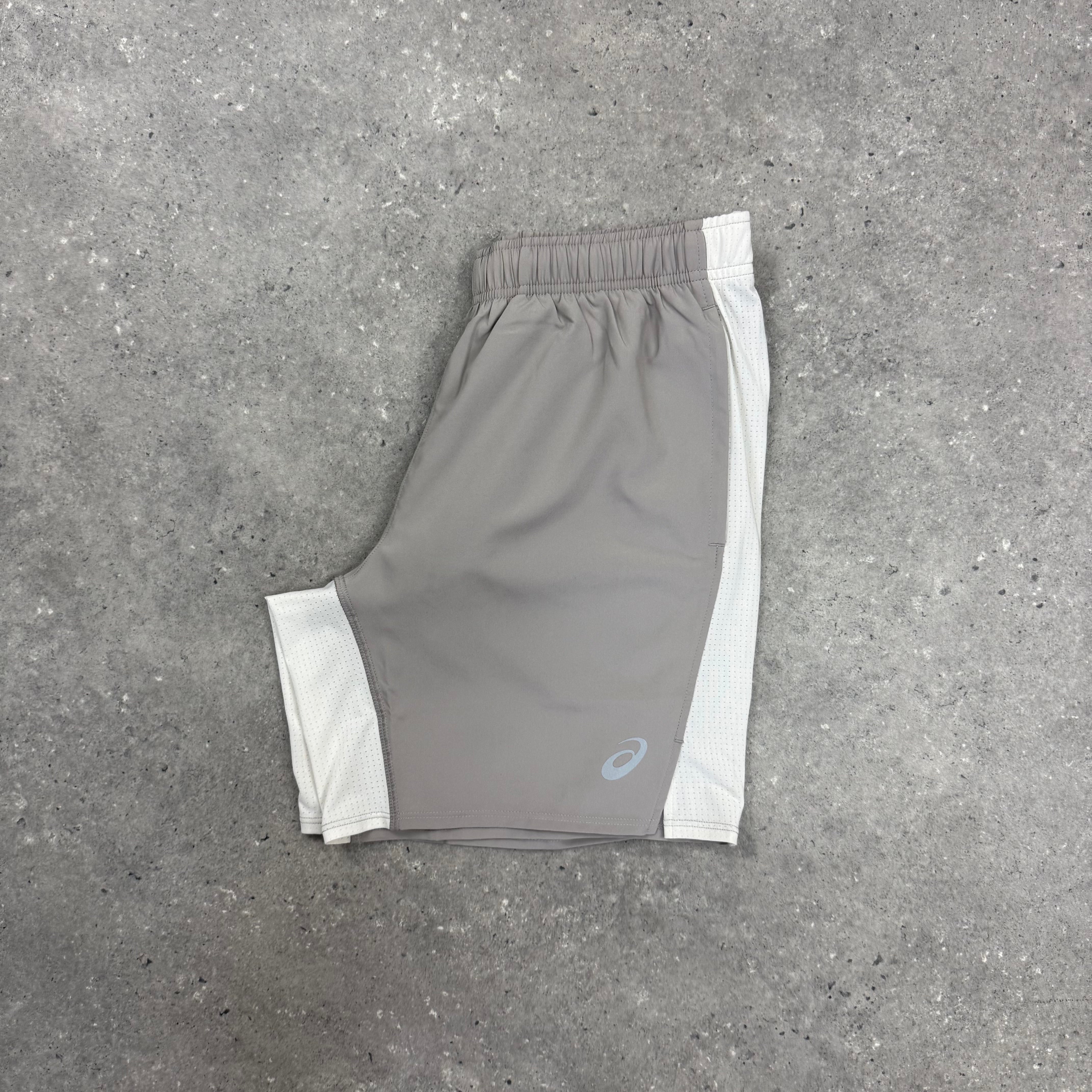 ASICS CORE SHORTS - MOONROCK / OATMEAL