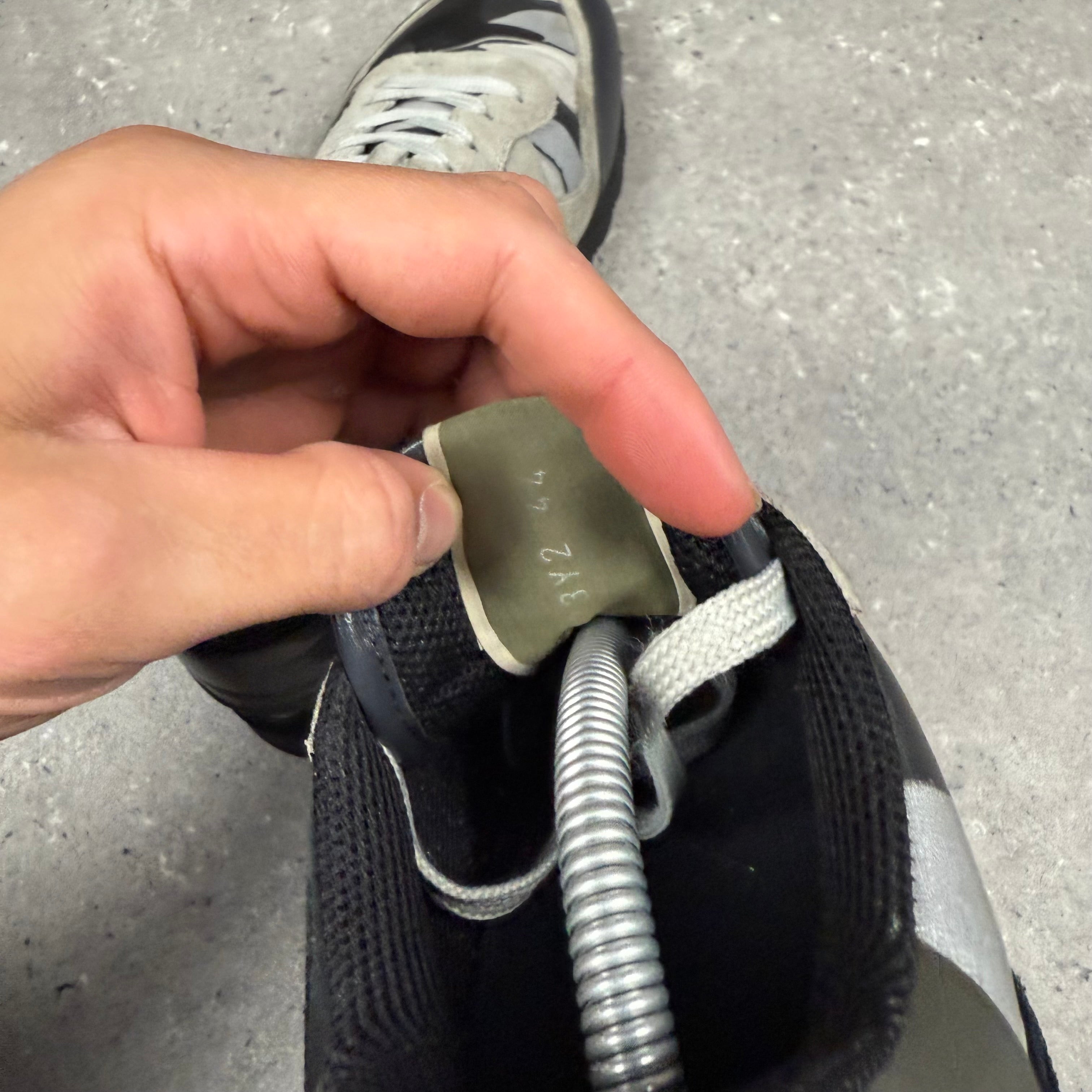 VALENTINO ROCKRUNNER GREY - (EU44 / UK10)